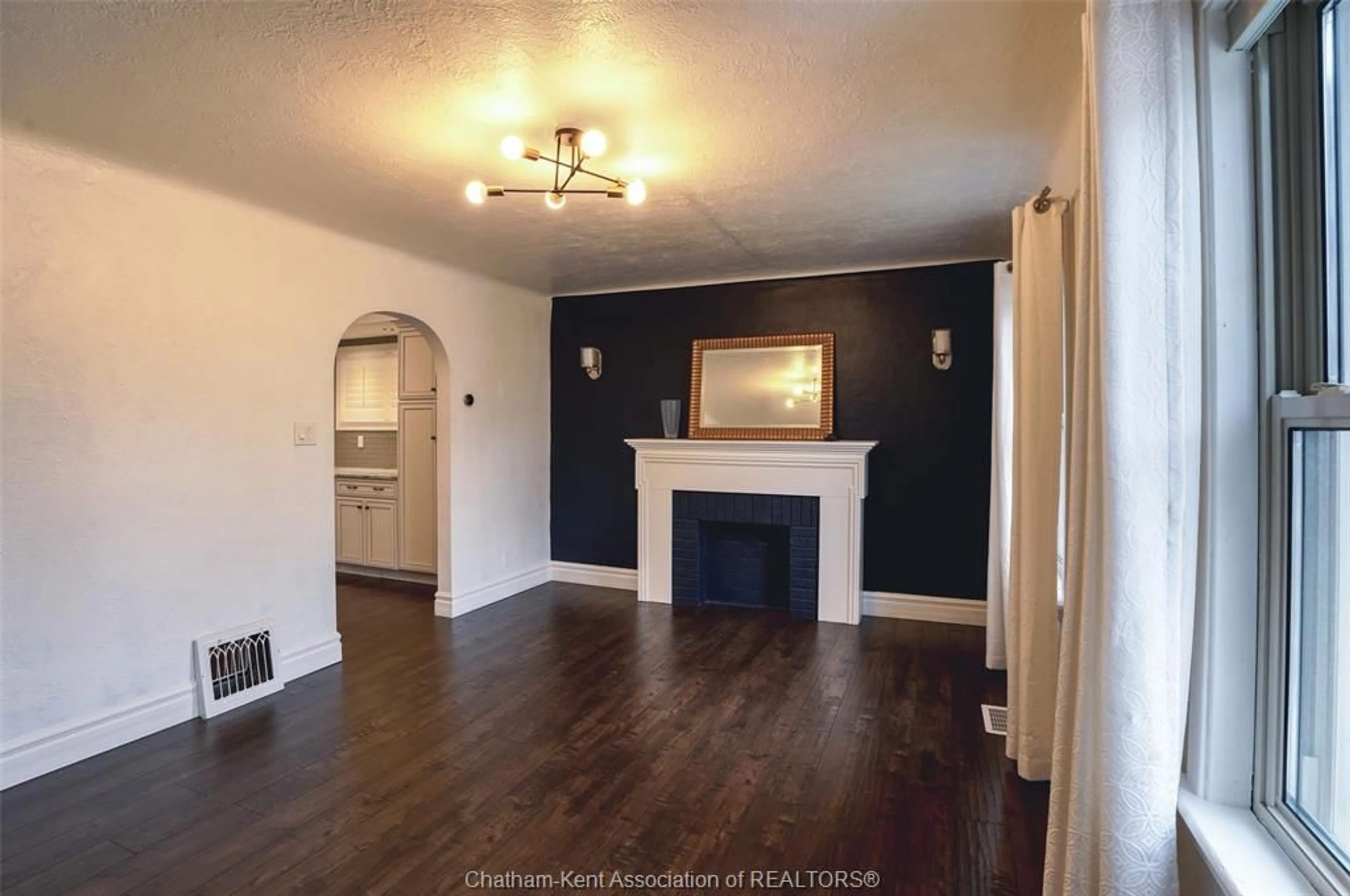 A pic of a room for 16 Buckingham Ave, Chatham Ontario N7M 3B4
