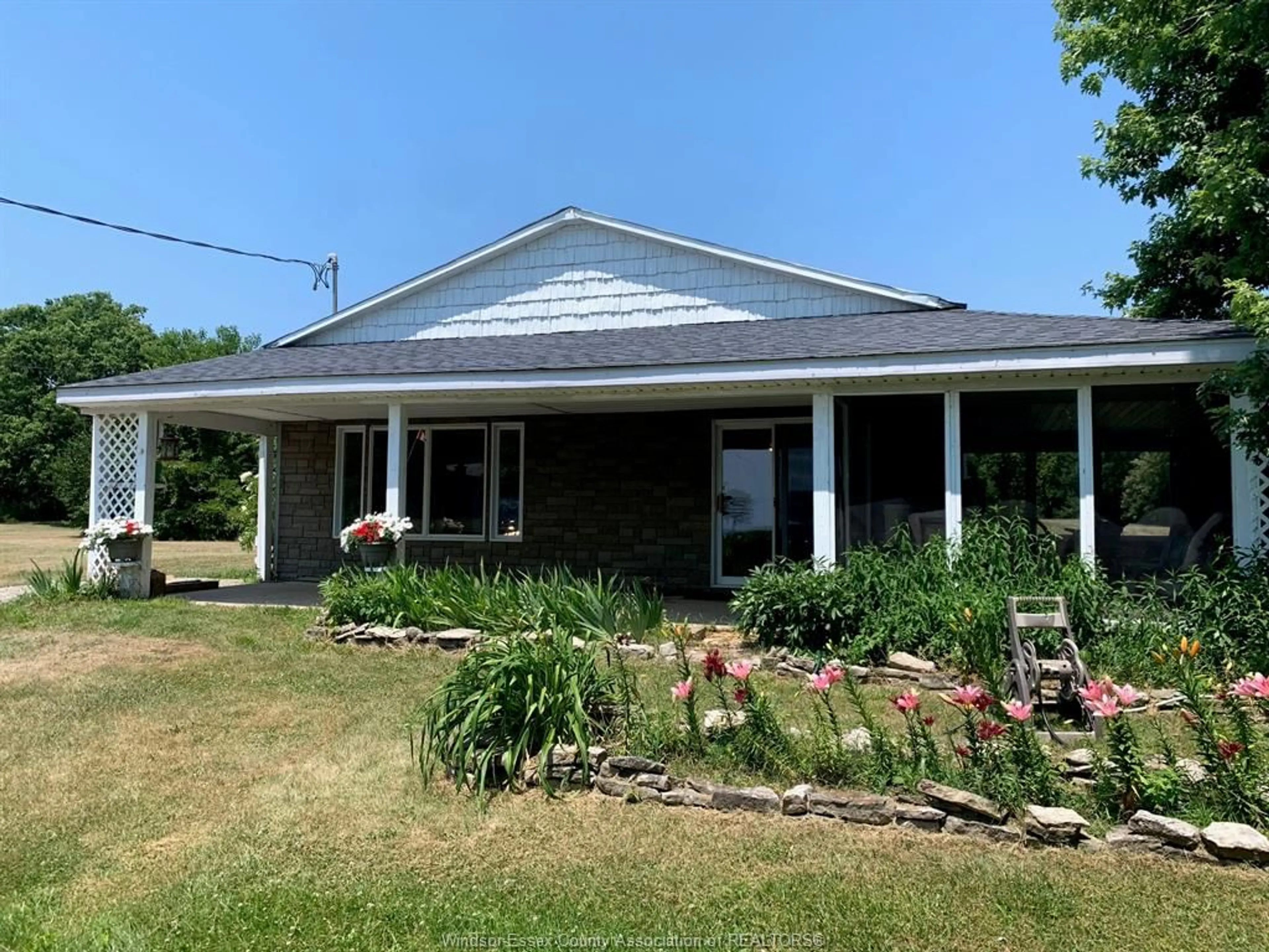 A pic from outside/outdoor area/front of a property/back of a property/a pic from drone, unknown for 473 SOUTH SHORE Rd, Pelee Island Ontario N0R 1M0