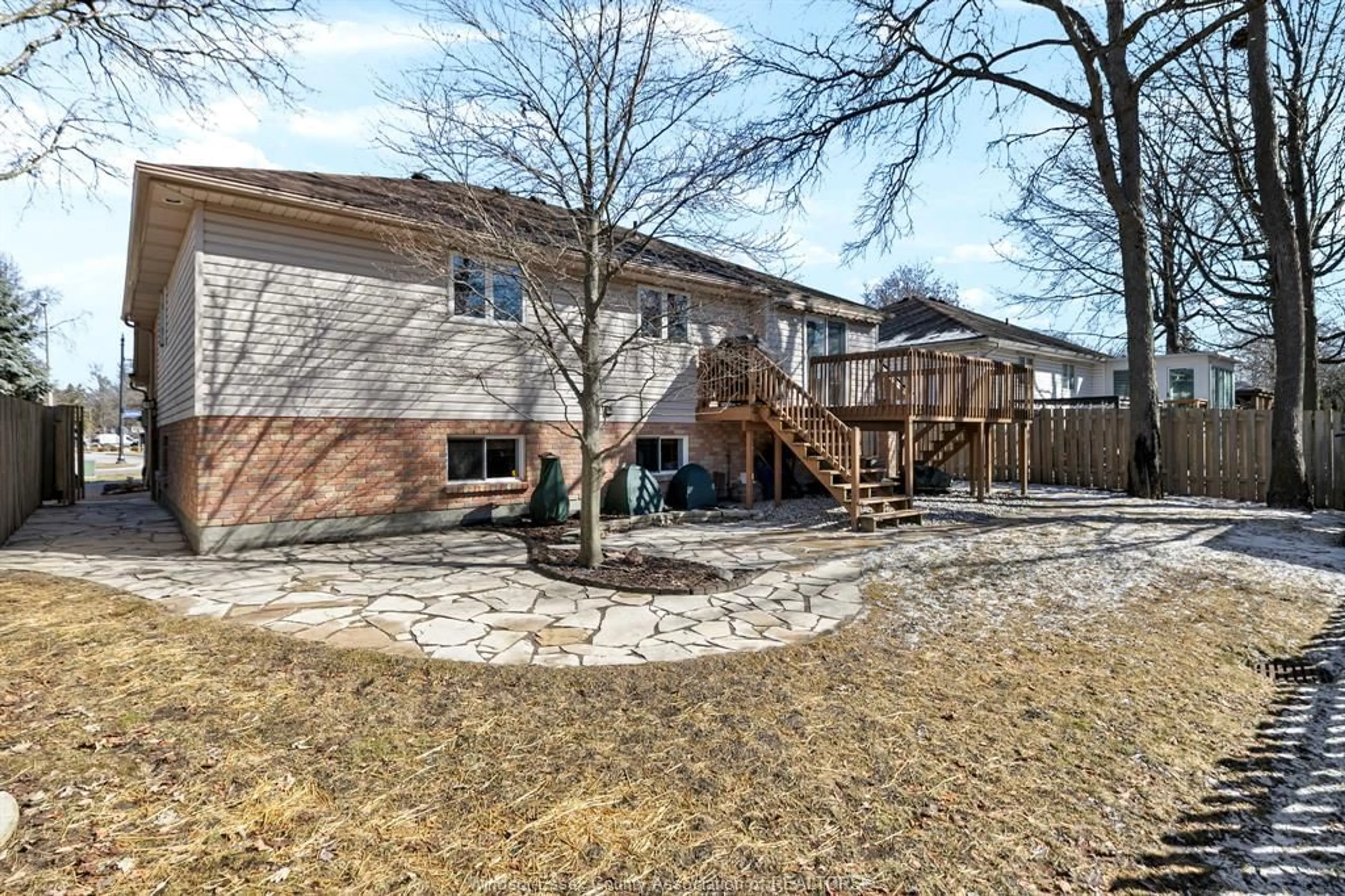 Unknown for 690 DELAWARE AVE., LaSalle Ontario N9J 3J8