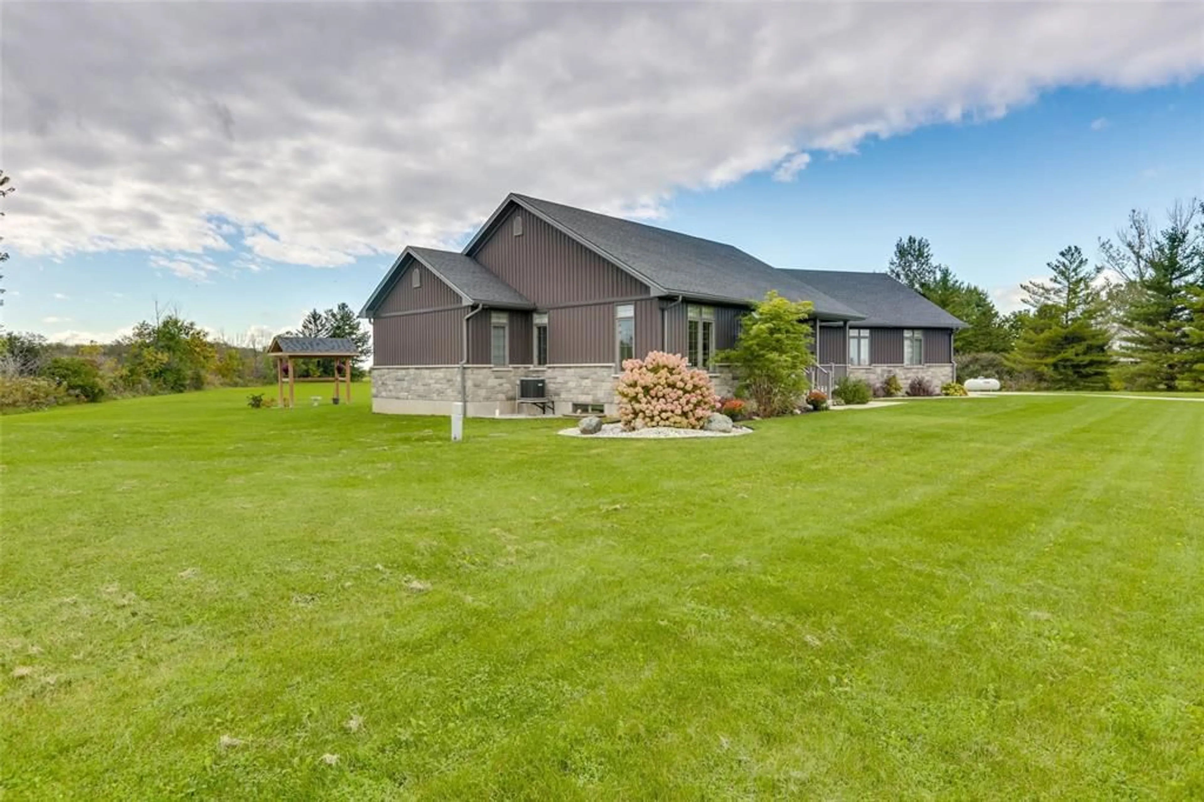 A pic from outside/outdoor area/front of a property/back of a property/a pic from drone, unknown for 5103 FIRST SCHOOL Rd, Warwick-Watford Ontario N0M 2S0