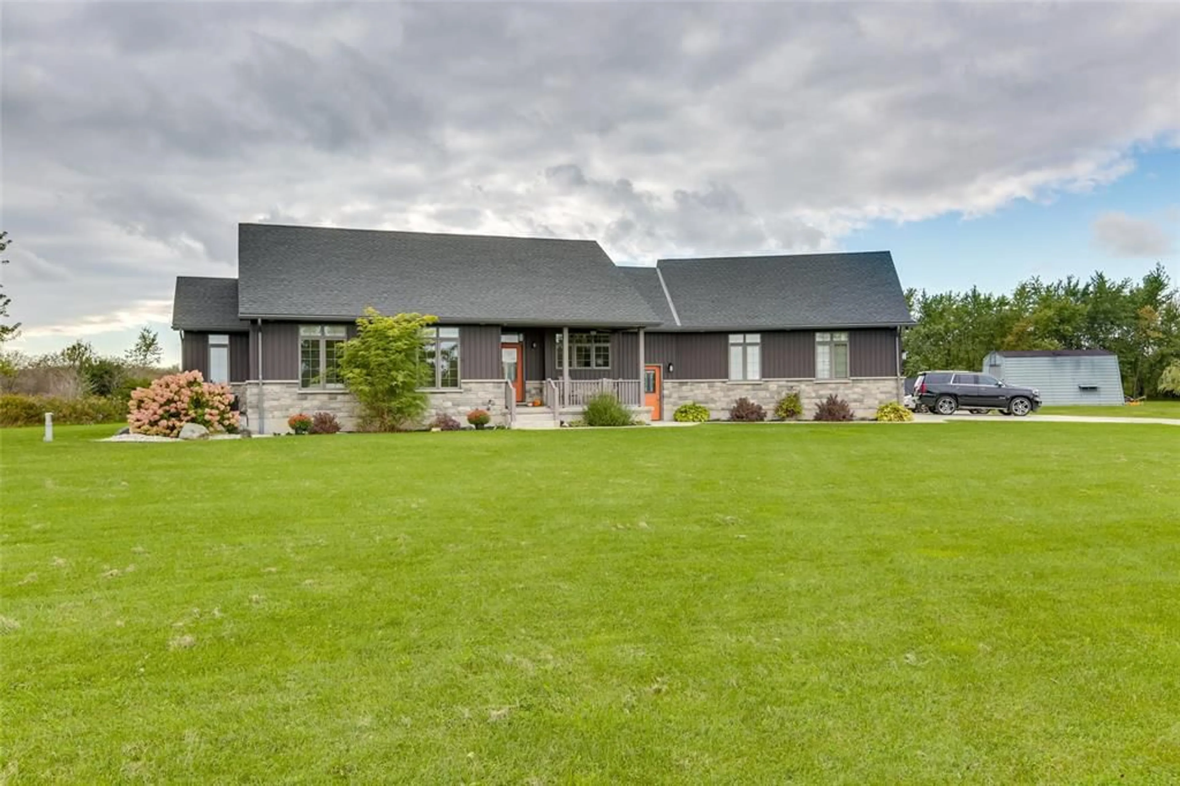 A pic from outside/outdoor area/front of a property/back of a property/a pic from drone, unknown for 5103 FIRST SCHOOL Rd, Warwick-Watford Ontario N0M 2S0