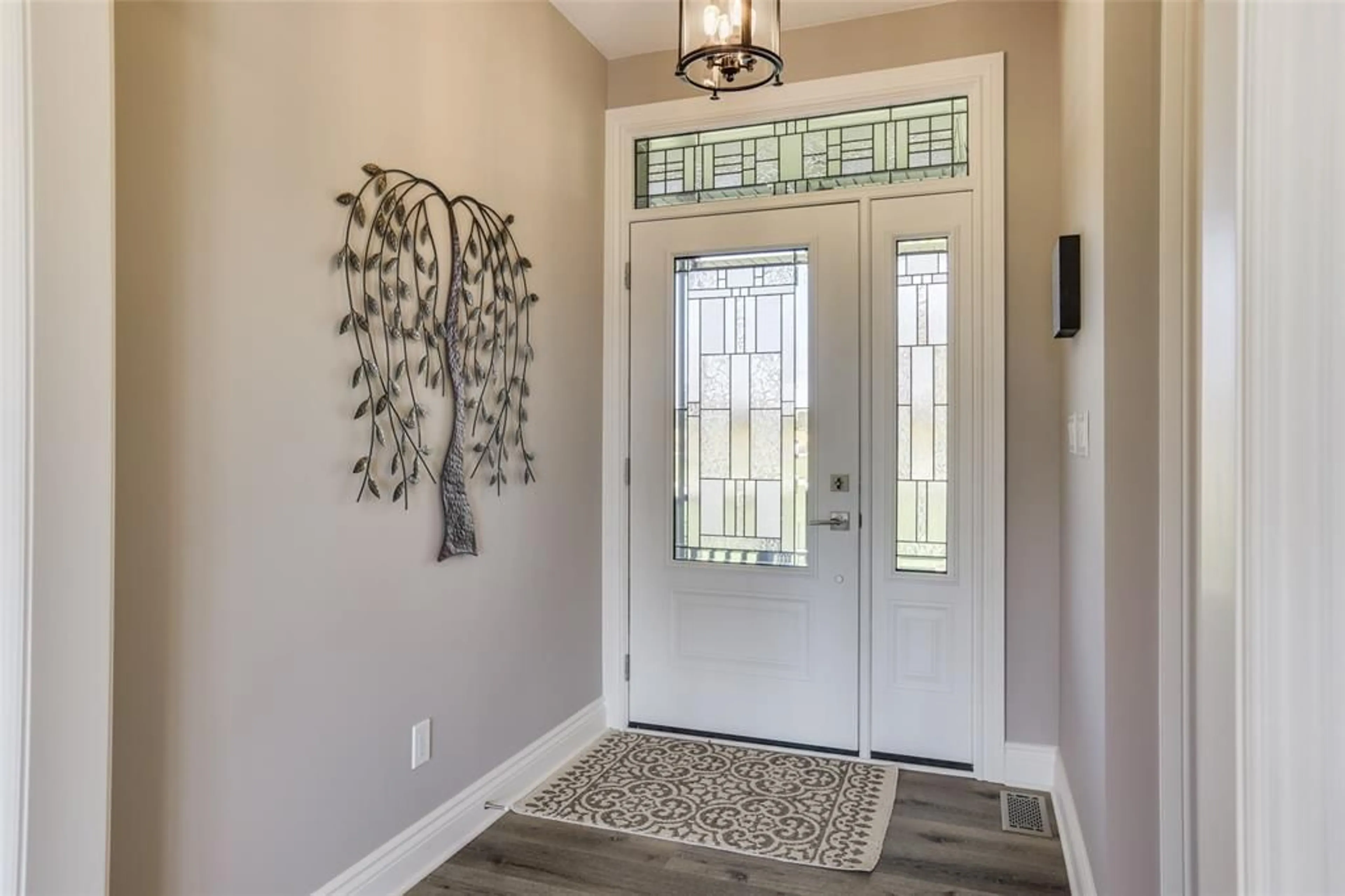 Indoor entryway for 5103 FIRST SCHOOL Rd, Warwick-Watford Ontario N0M 2S0