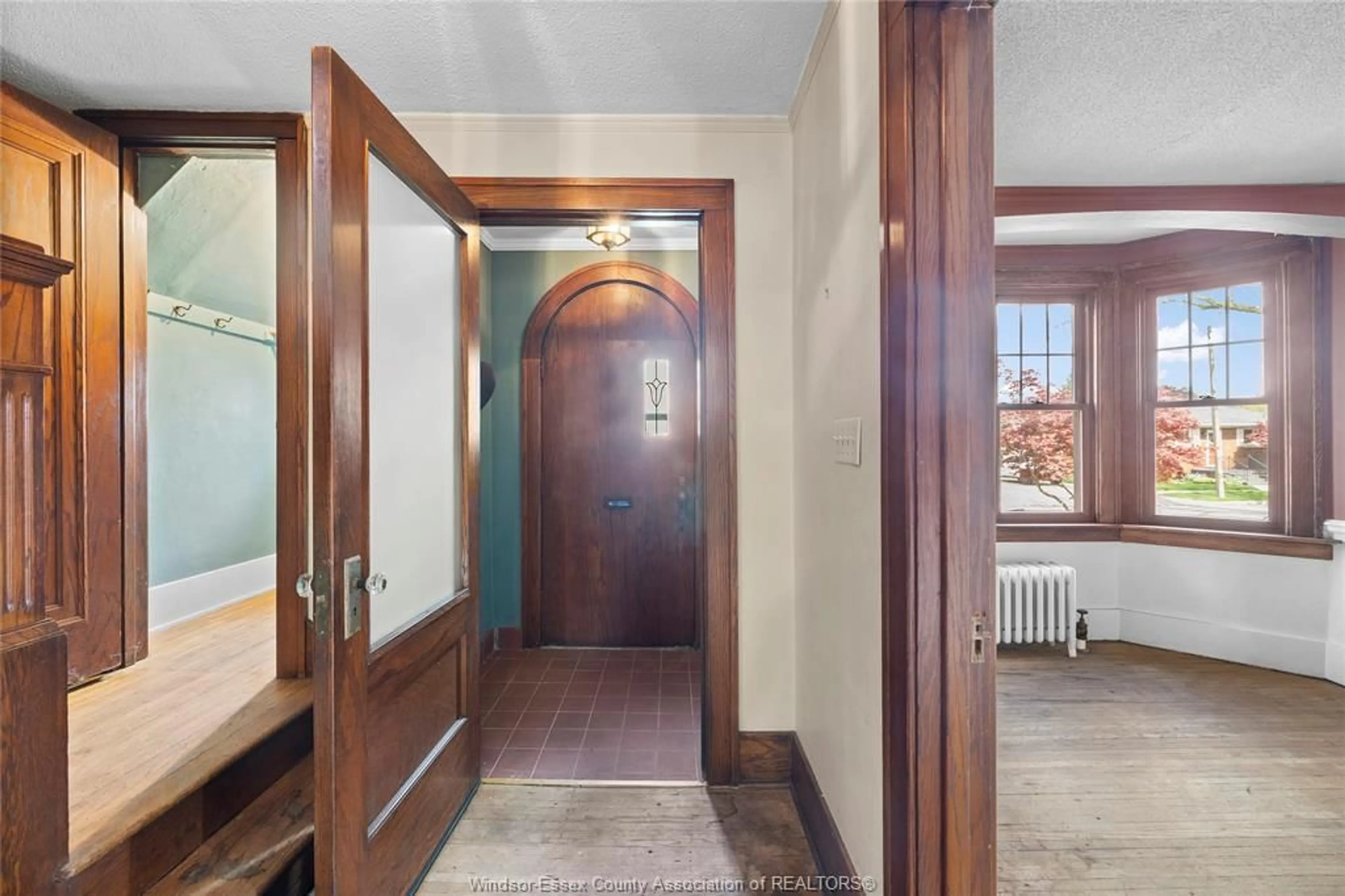 Indoor foyer for 2383 CHILVER Rd, Windsor Ontario N8W 2V6