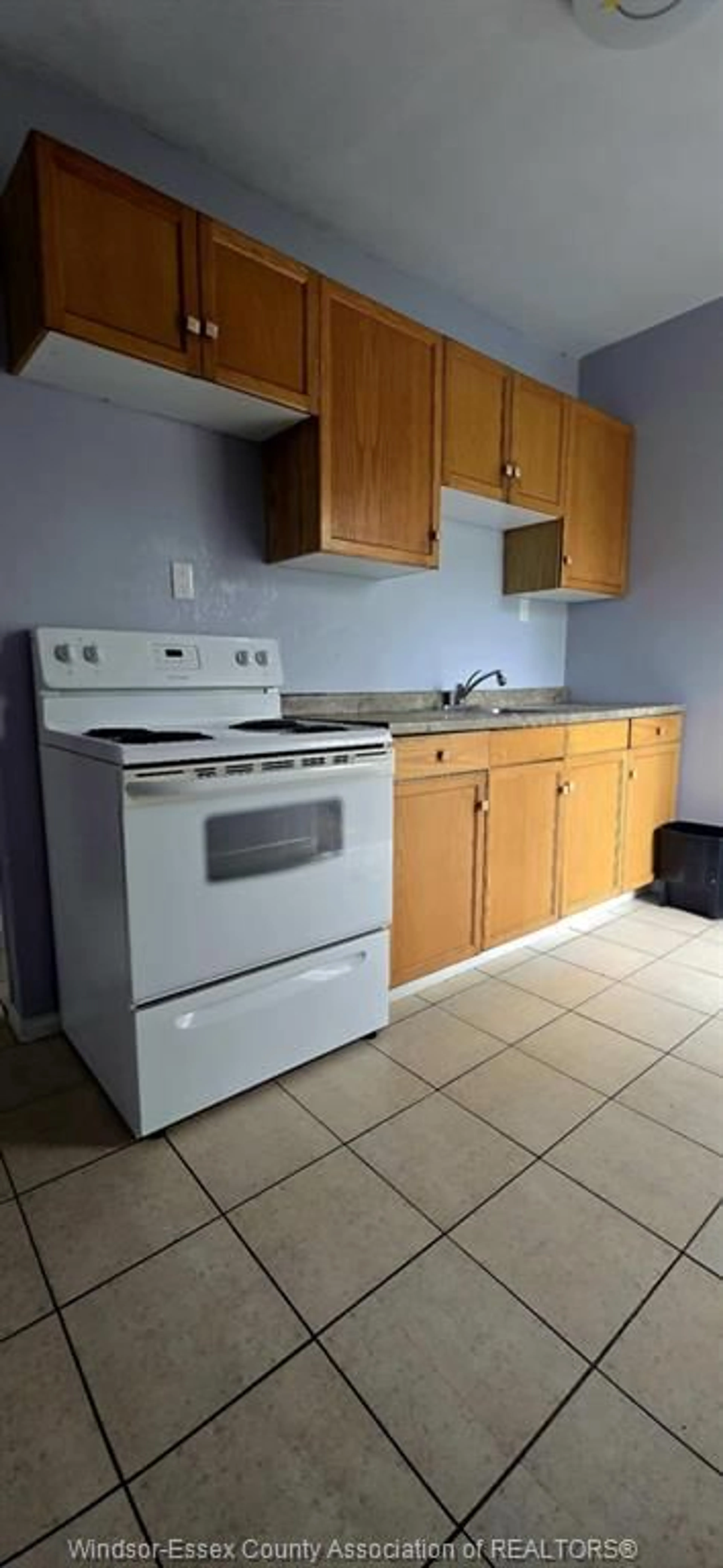 Standard kitchen, unknown for 253 CURRY, Windsor Ontario N9B 2B4