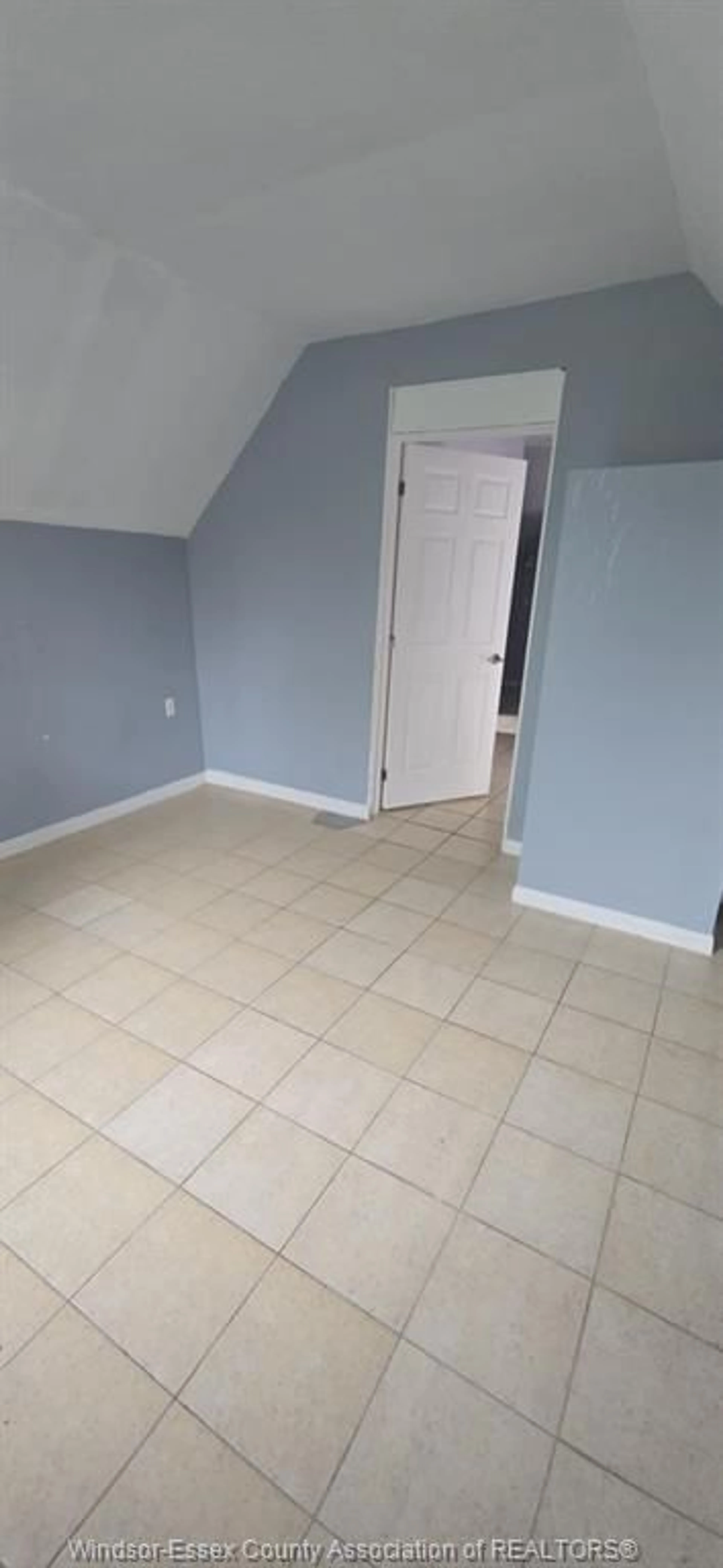 A pic of a room for 253 CURRY, Windsor Ontario N9B 2B4
