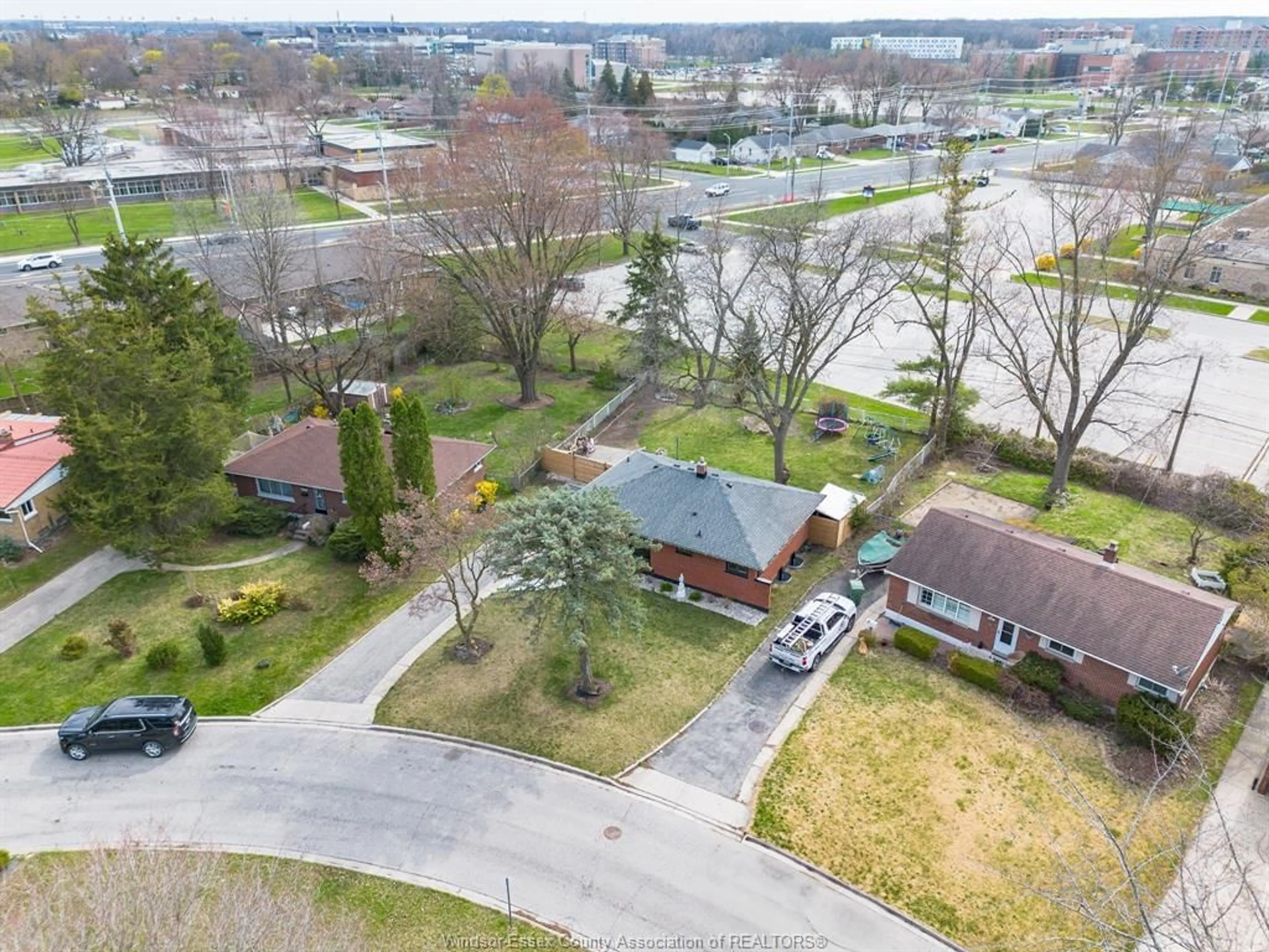 A pic from outside/outdoor area/front of a property/back of a property/a pic from drone, street for 3745 MCKAY Ave, Windsor Ontario N9E 2S3