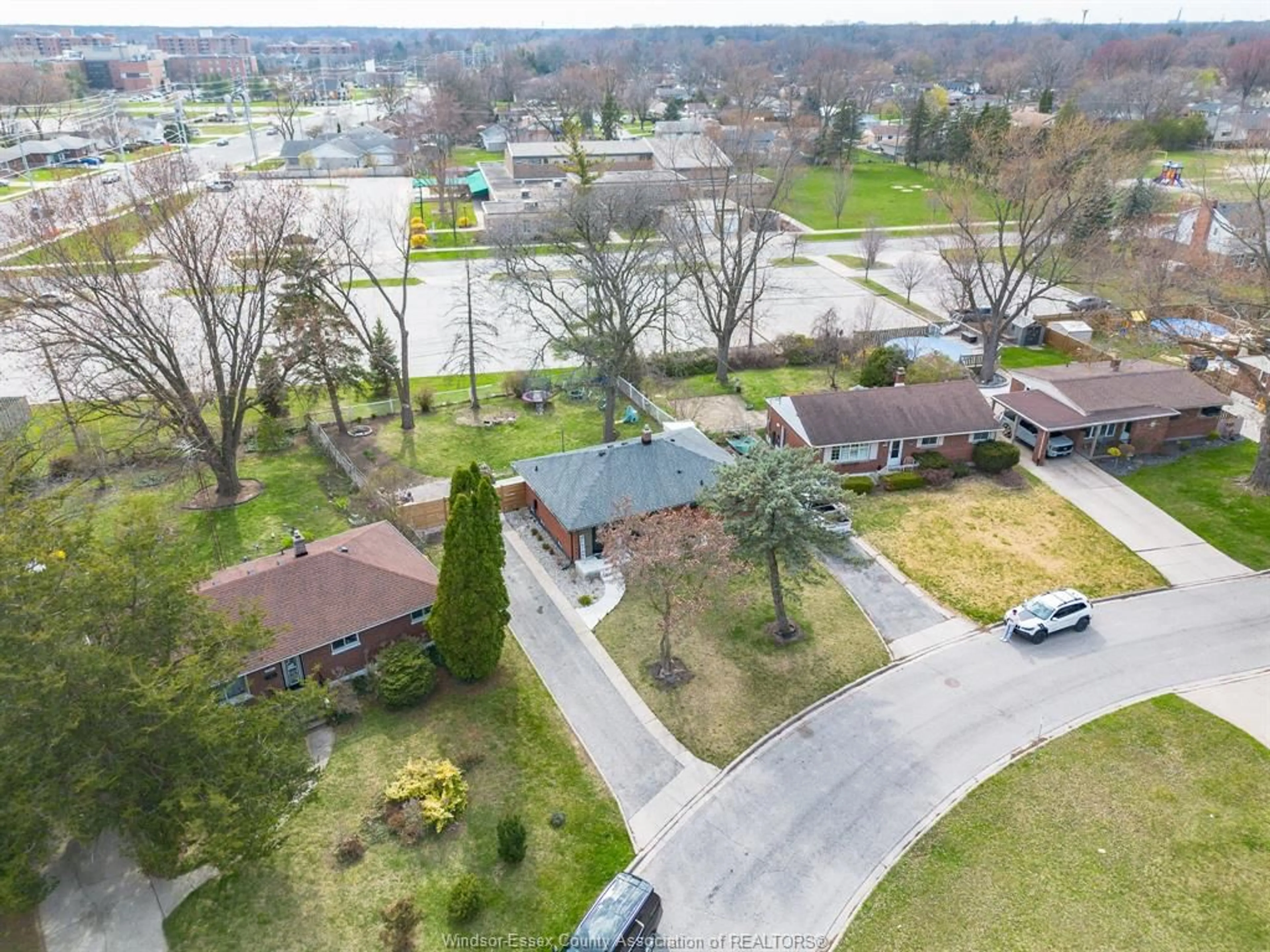 A pic from outside/outdoor area/front of a property/back of a property/a pic from drone, unknown for 3745 MCKAY Ave, Windsor Ontario N9E 2S3