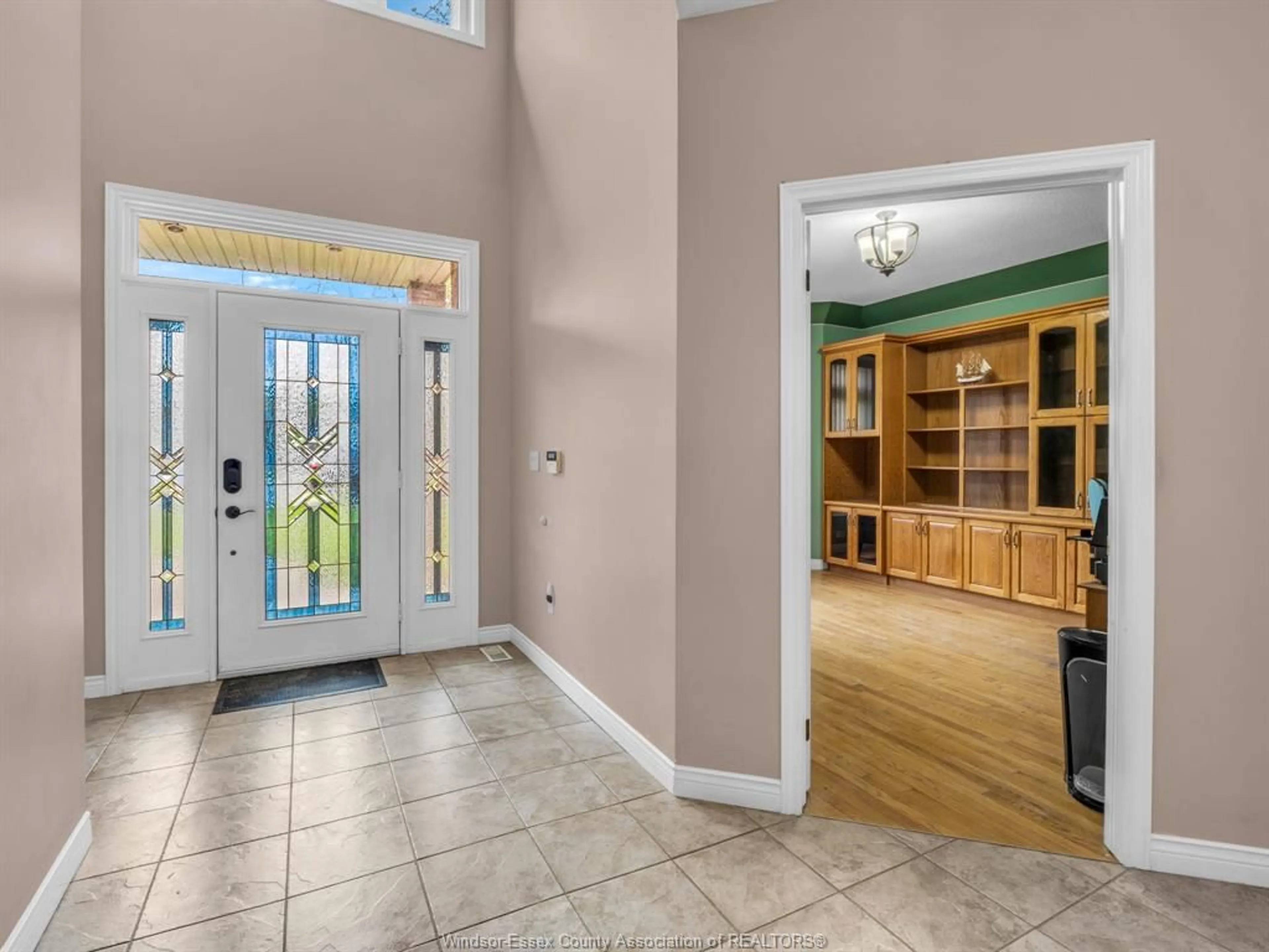 Indoor entryway for 351 FRANK Ave, Windsor Ontario N8S 3N9