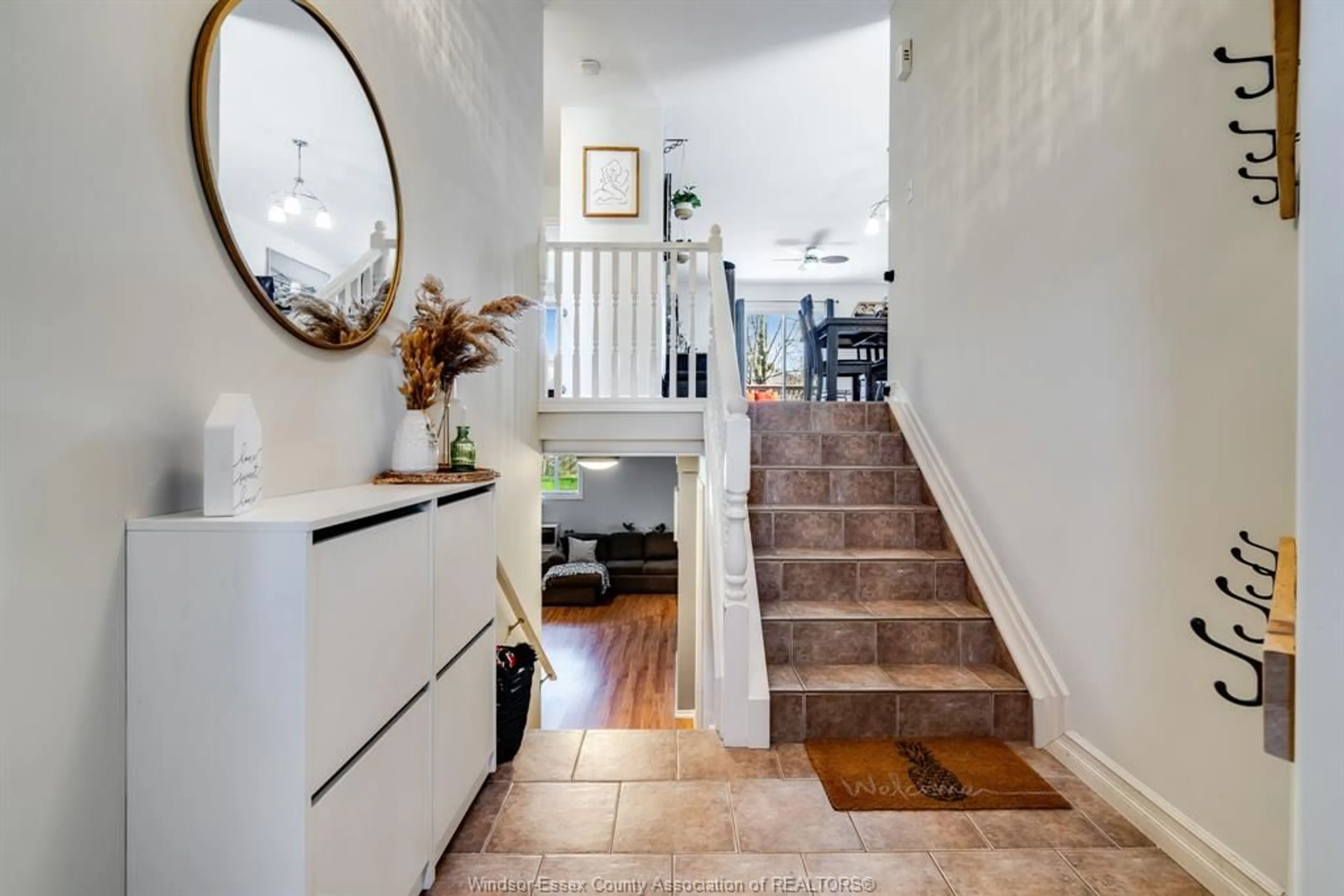 Indoor entryway for 92 Manning Dr, Chatham Ontario N7M 0A6