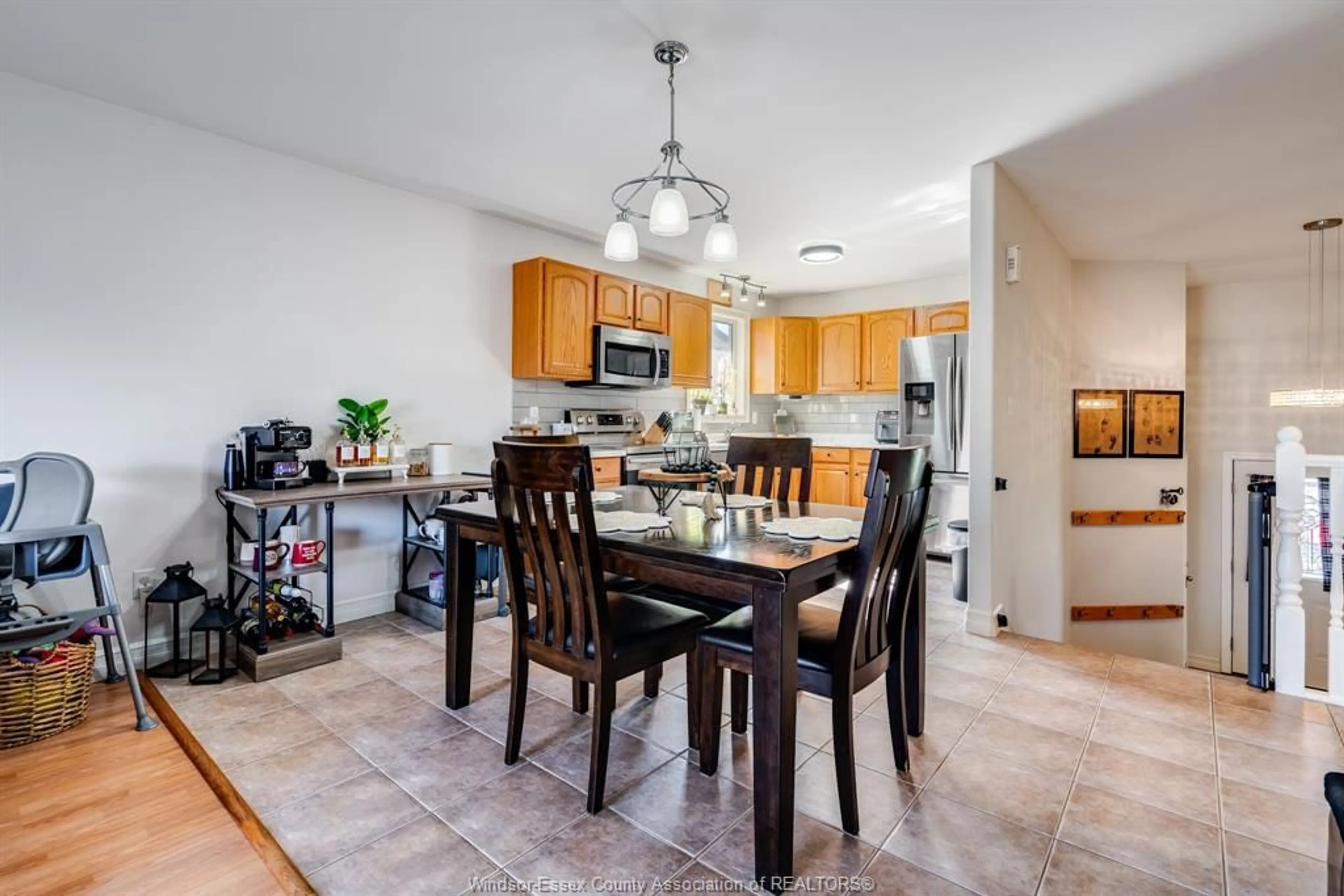 Open concept kitchen, ceramic/tile floor for 92 Manning Dr, Chatham Ontario N7M 0A6
