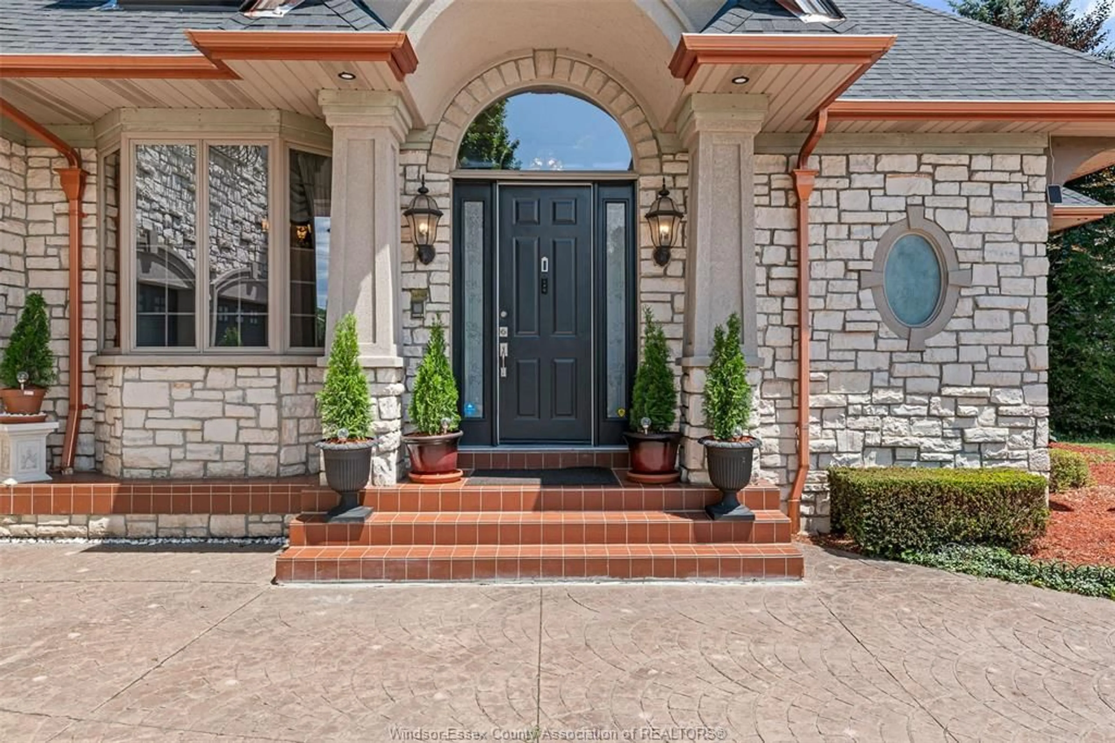 Home with brick exterior material, street for 490 SHOREVIEW, Windsor Ontario N8P 1M7
