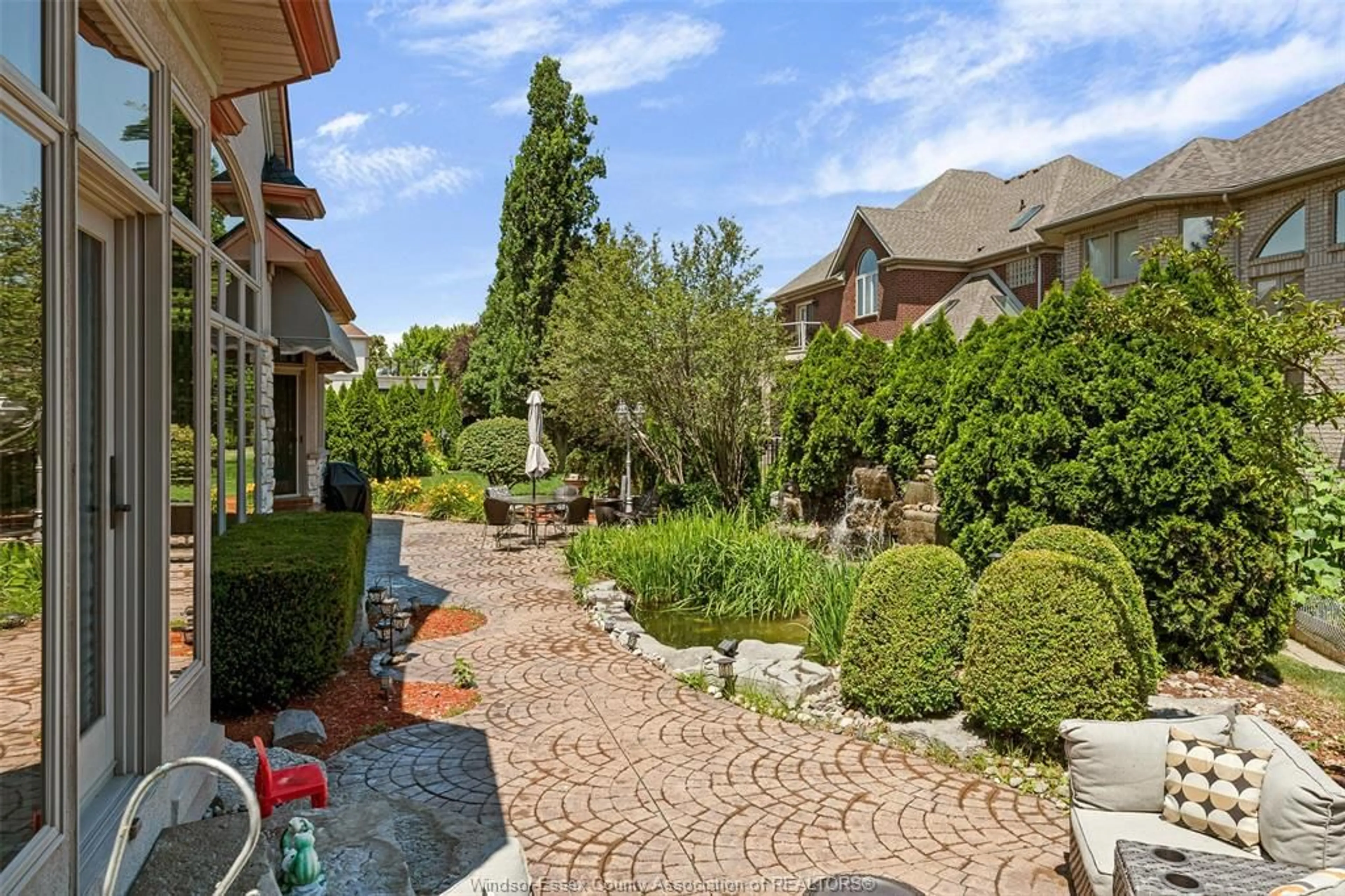 Patio, street for 490 SHOREVIEW, Windsor Ontario N8P 1M7