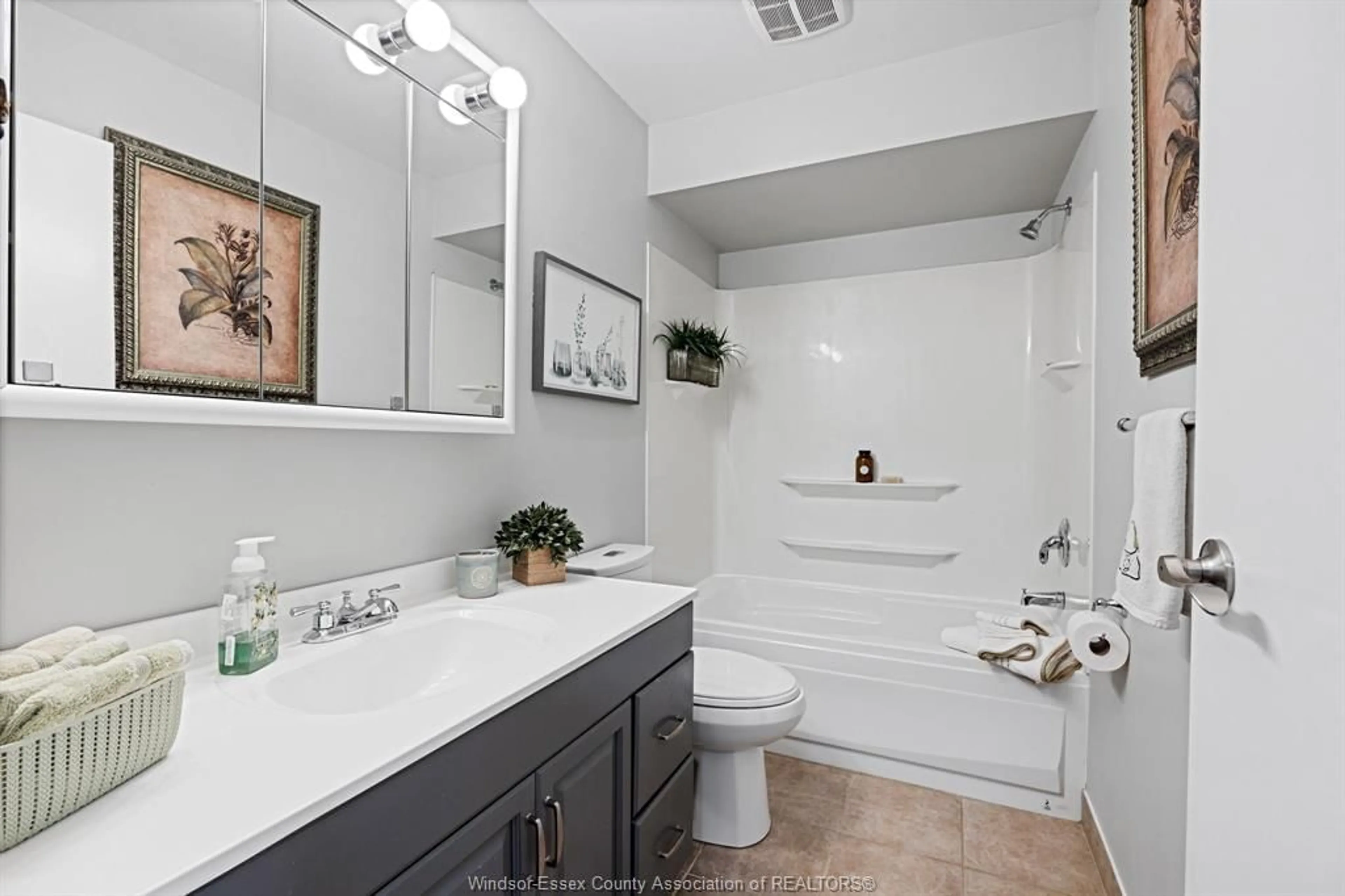 Standard bathroom, ceramic/tile floor for 157 ROYAL Cres, Lakeshore Ontario N0R 1A0