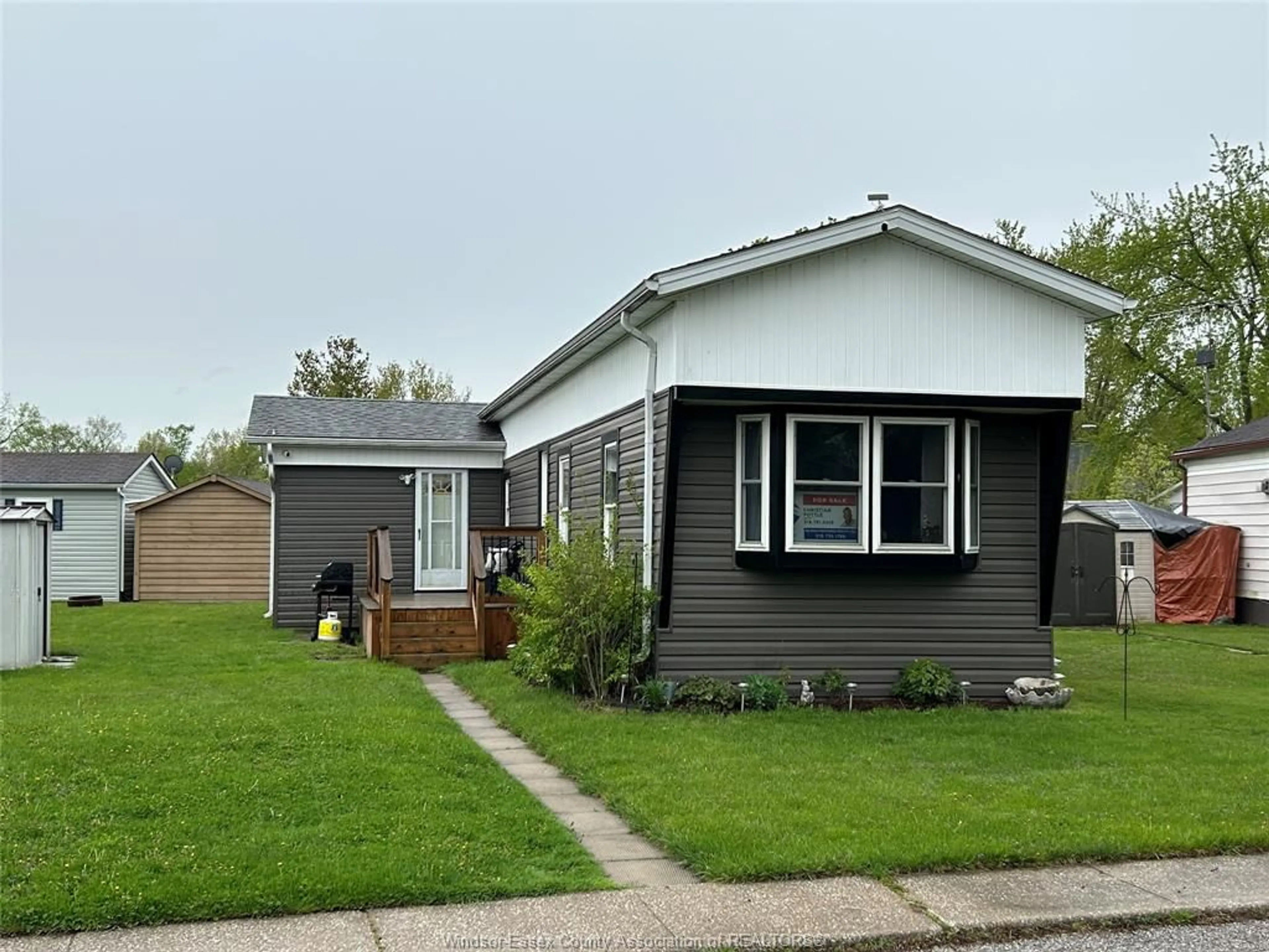 Home with vinyl exterior material, street for 3 CYPRESS Crt, McGregor Ontario N0R 1J0