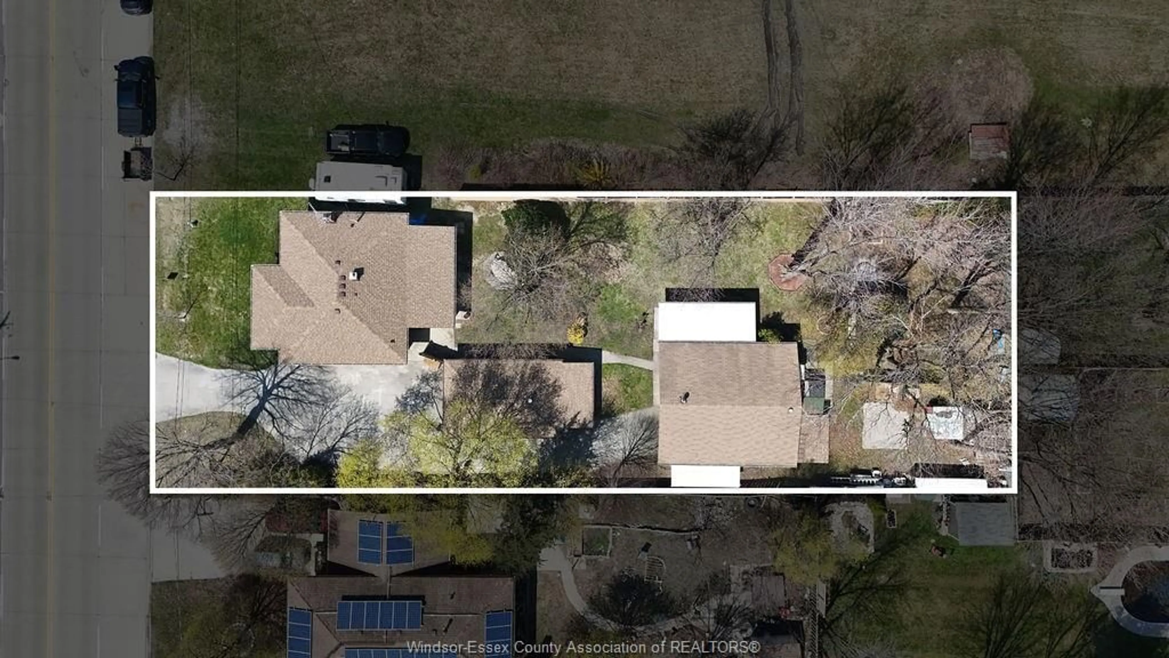 A pic from outside/outdoor area/front of a property/back of a property/a pic from drone, building for 2990 PILLETTE Rd, Windsor Ontario N8T 3J3