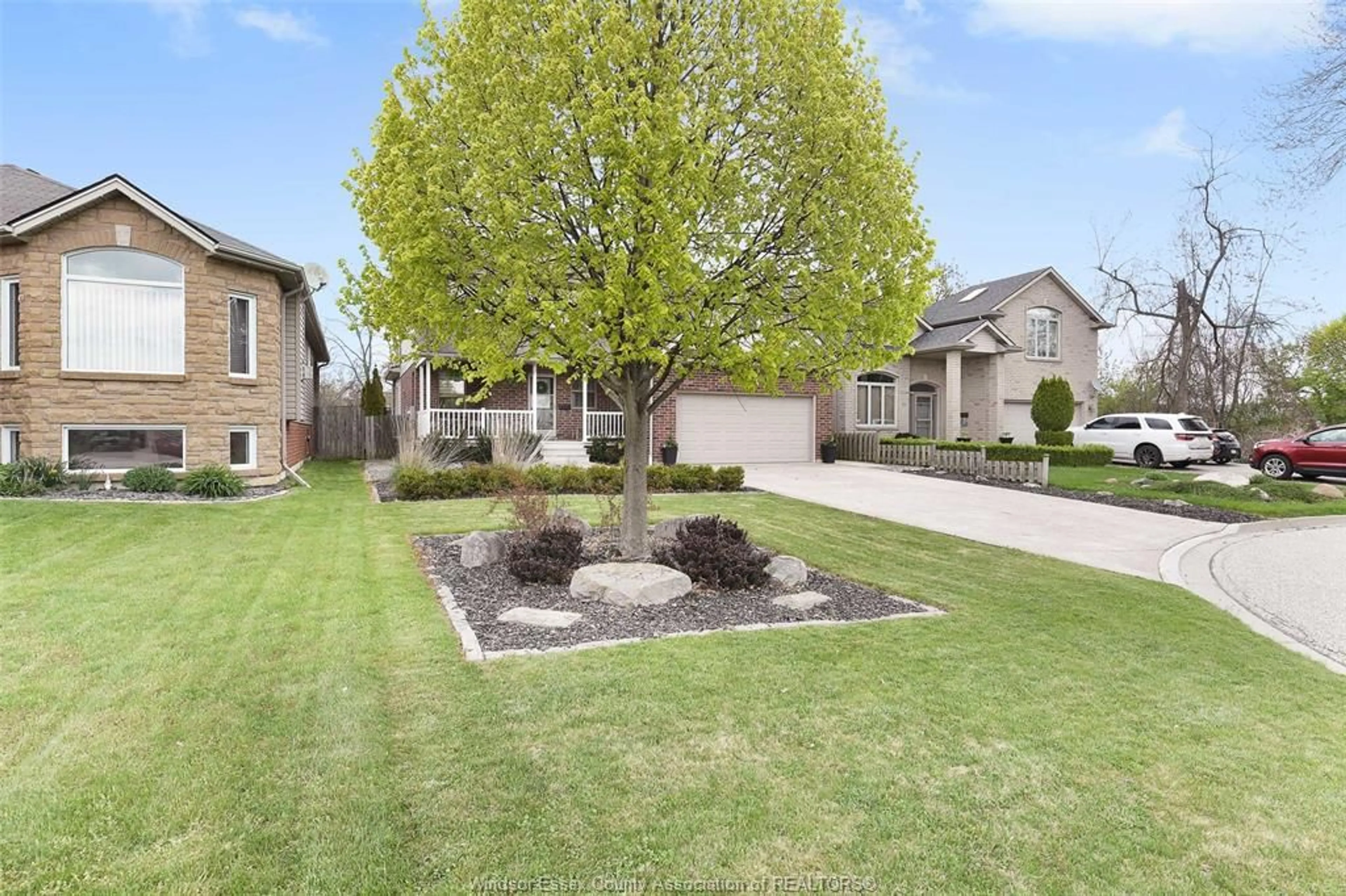 A pic from outside/outdoor area/front of a property/back of a property/a pic from drone, street for 10 KATIE Cres, Kingsville Ontario N9Y 4G1