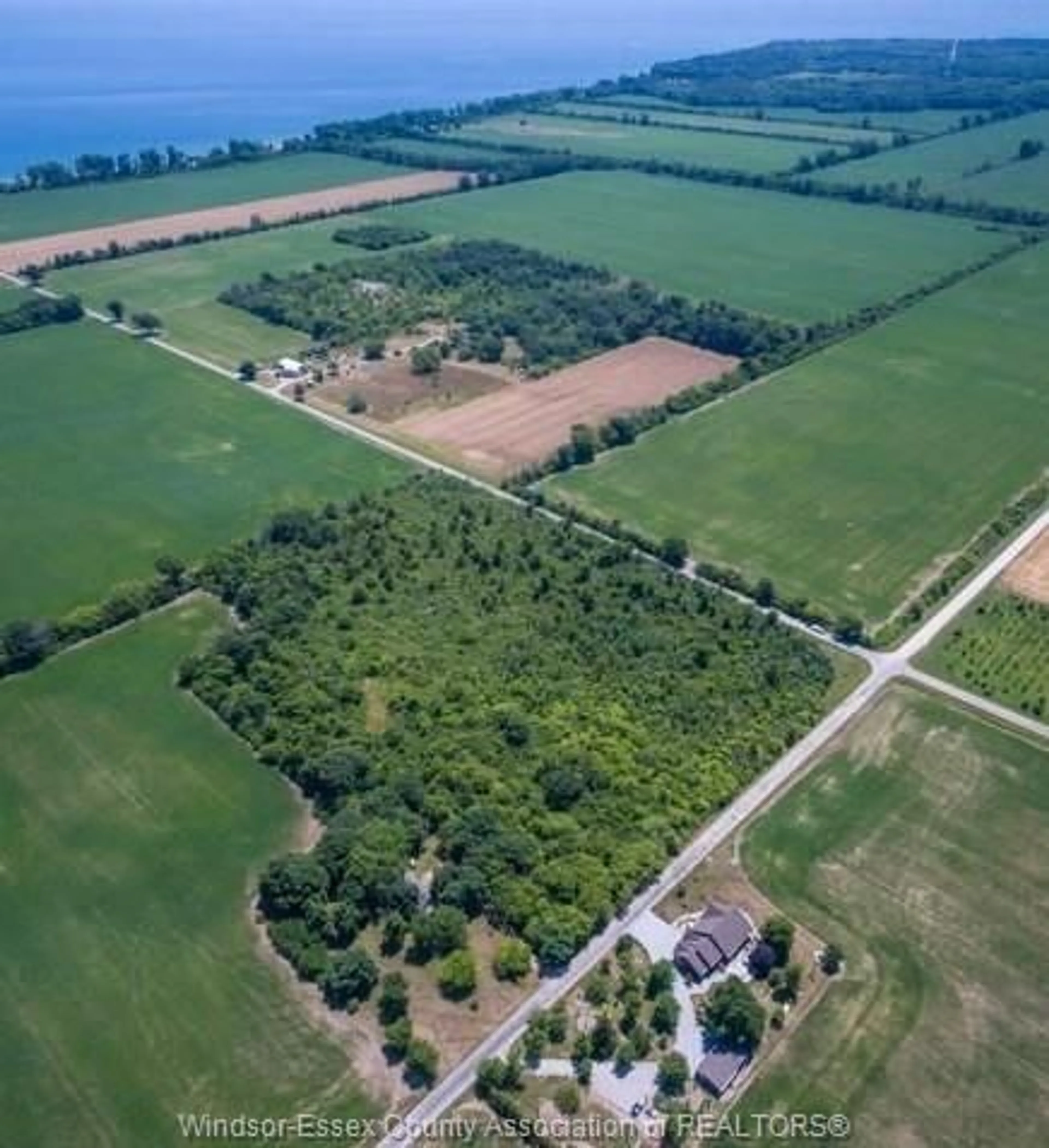 A pic from outside/outdoor area/front of a property/back of a property/a pic from drone, water/lake/river/ocean view for 587 HENDERSON Rd, Pelee Island Ontario N0R 1M0