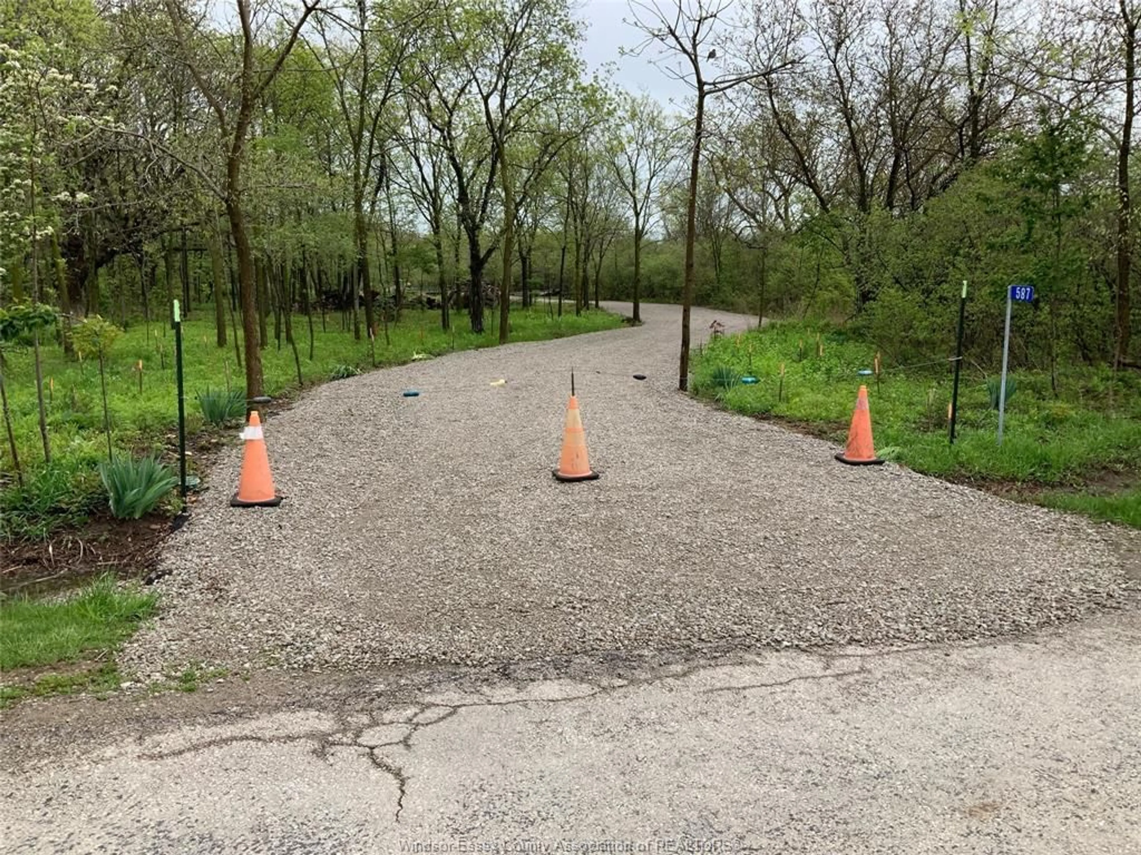 A pic from outside/outdoor area/front of a property/back of a property/a pic from drone, street for 587 HENDERSON Rd, Pelee Island Ontario N0R 1M0