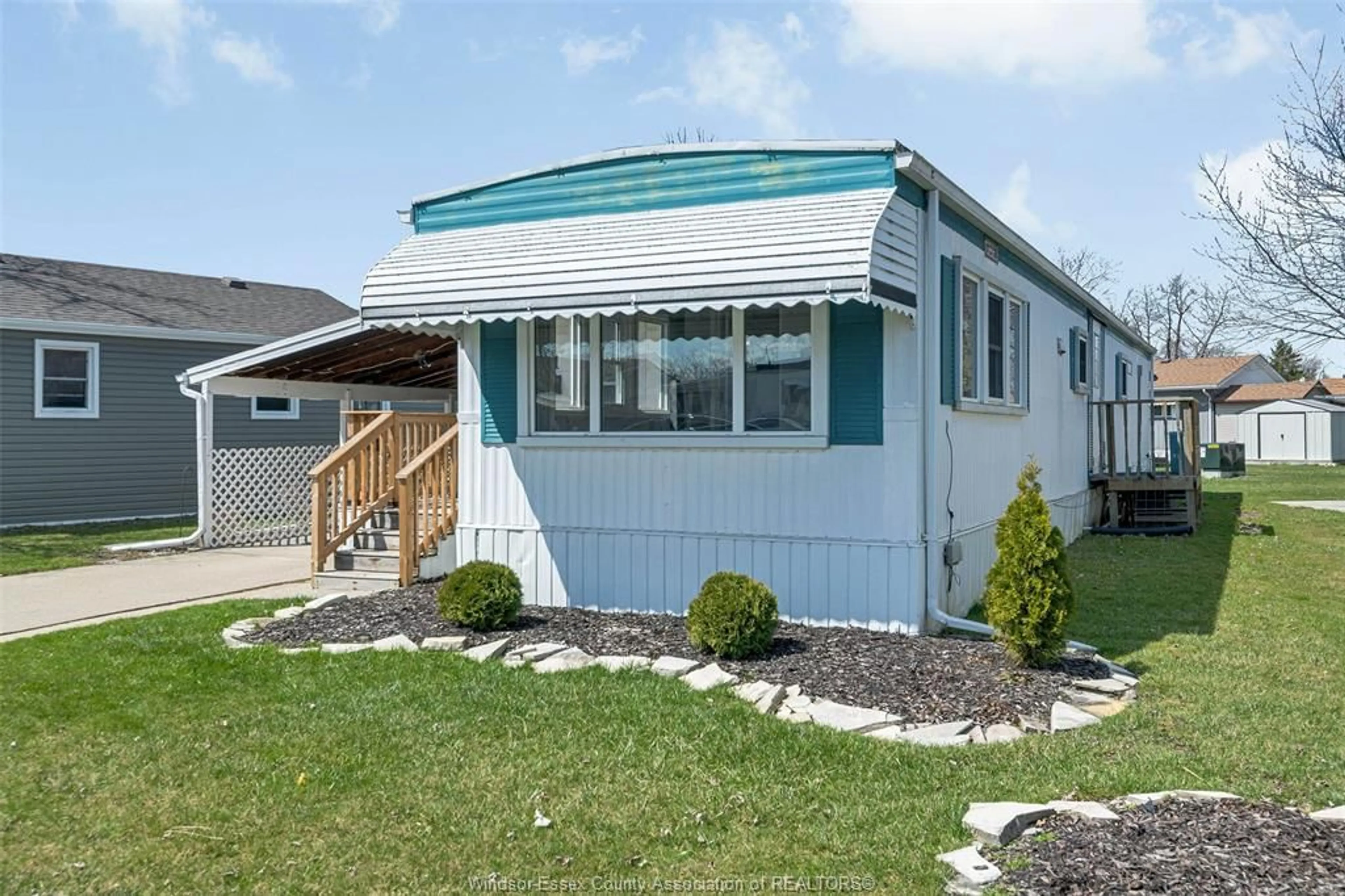Home with vinyl exterior material, street for 221 David Crt, Essex Ontario N8M 2B2