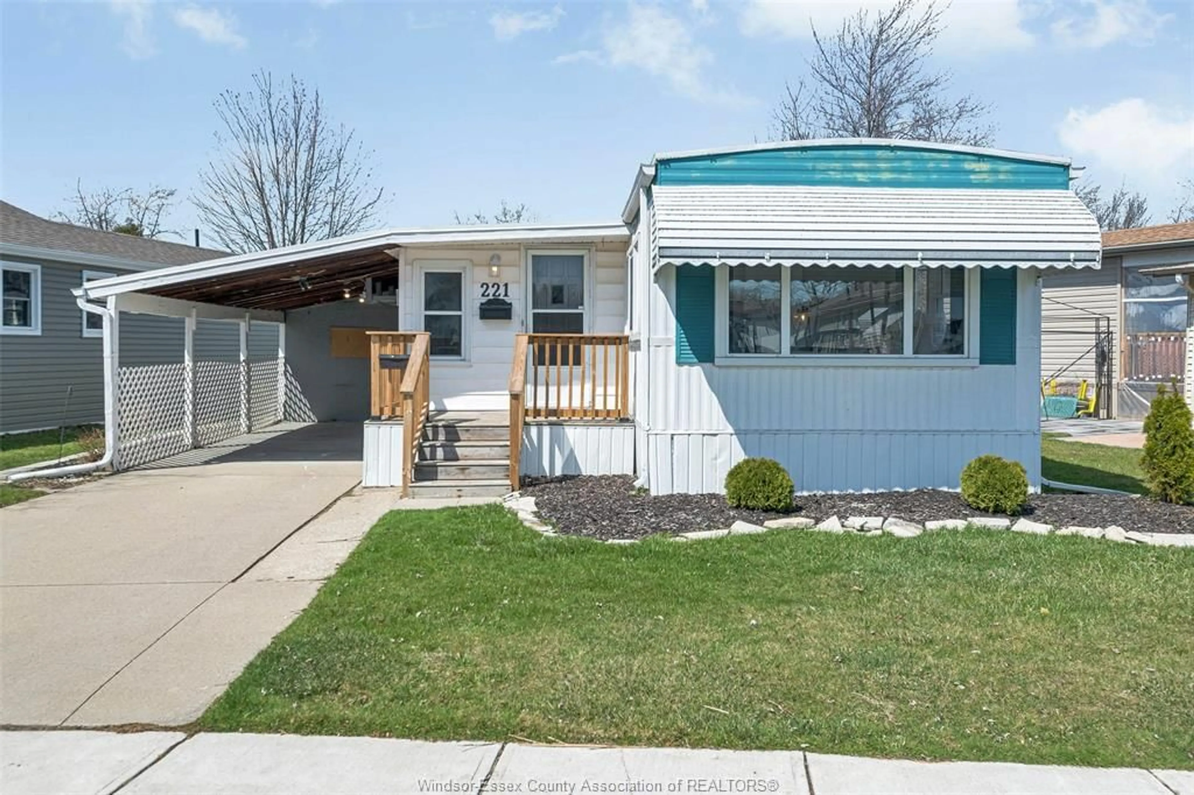 Home with vinyl exterior material, street for 221 David Crt, Essex Ontario N8M 2B2