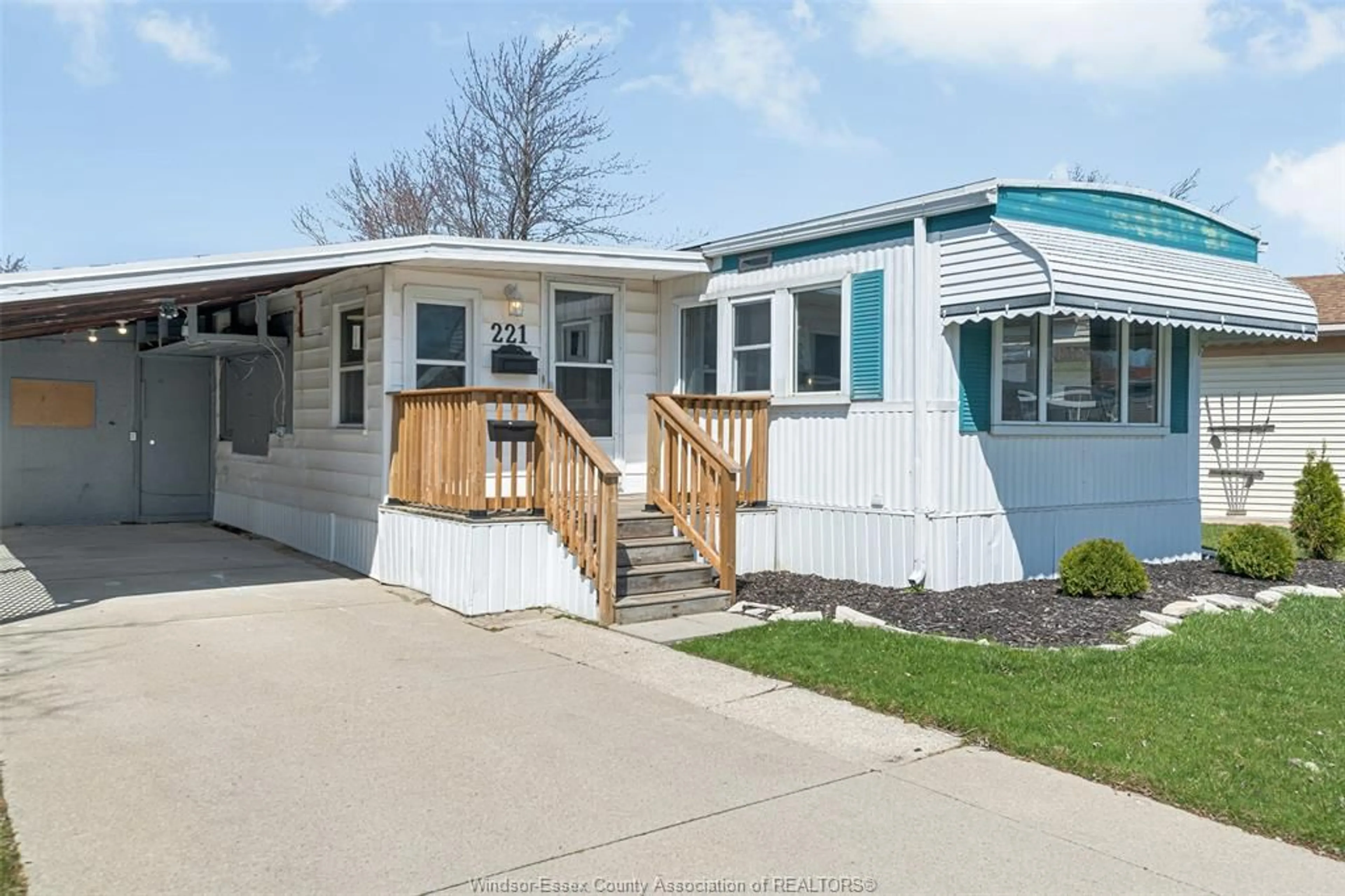 Home with vinyl exterior material, street for 221 David Crt, Essex Ontario N8M 2B2