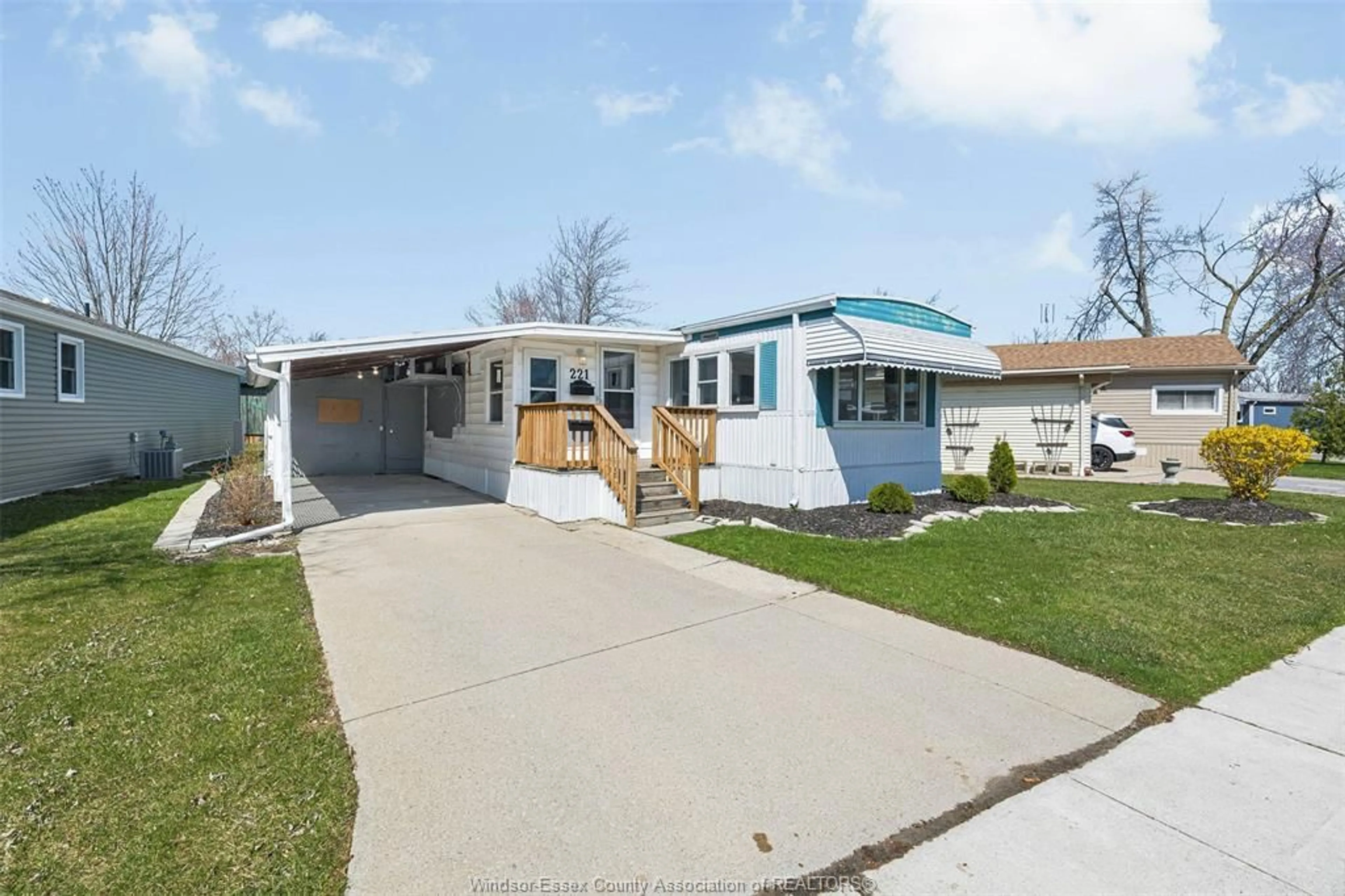 Home with vinyl exterior material, street for 221 David Crt, Essex Ontario N8M 2B2