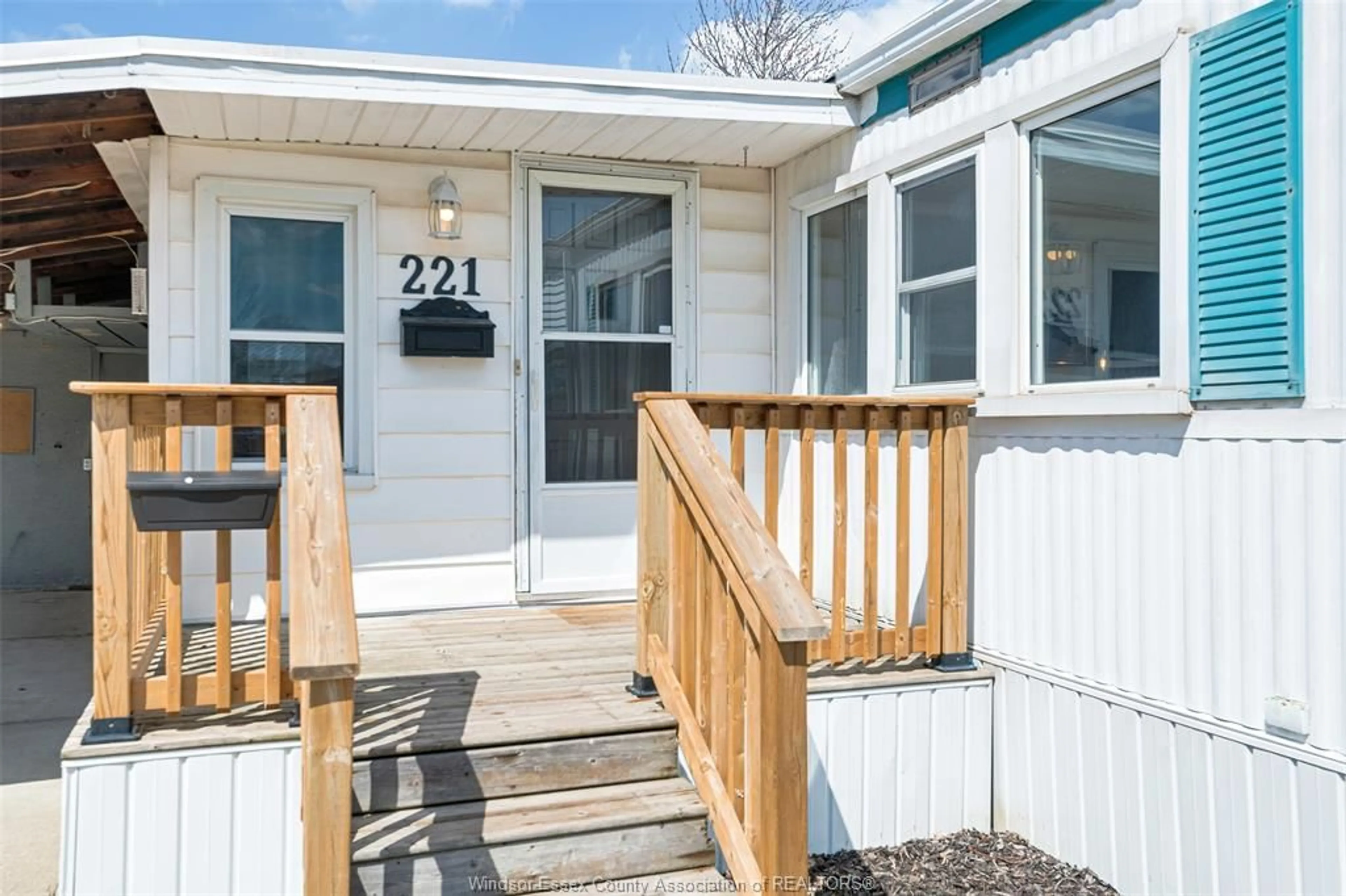 Unknown for 221 David Crt, Essex Ontario N8M 2B2