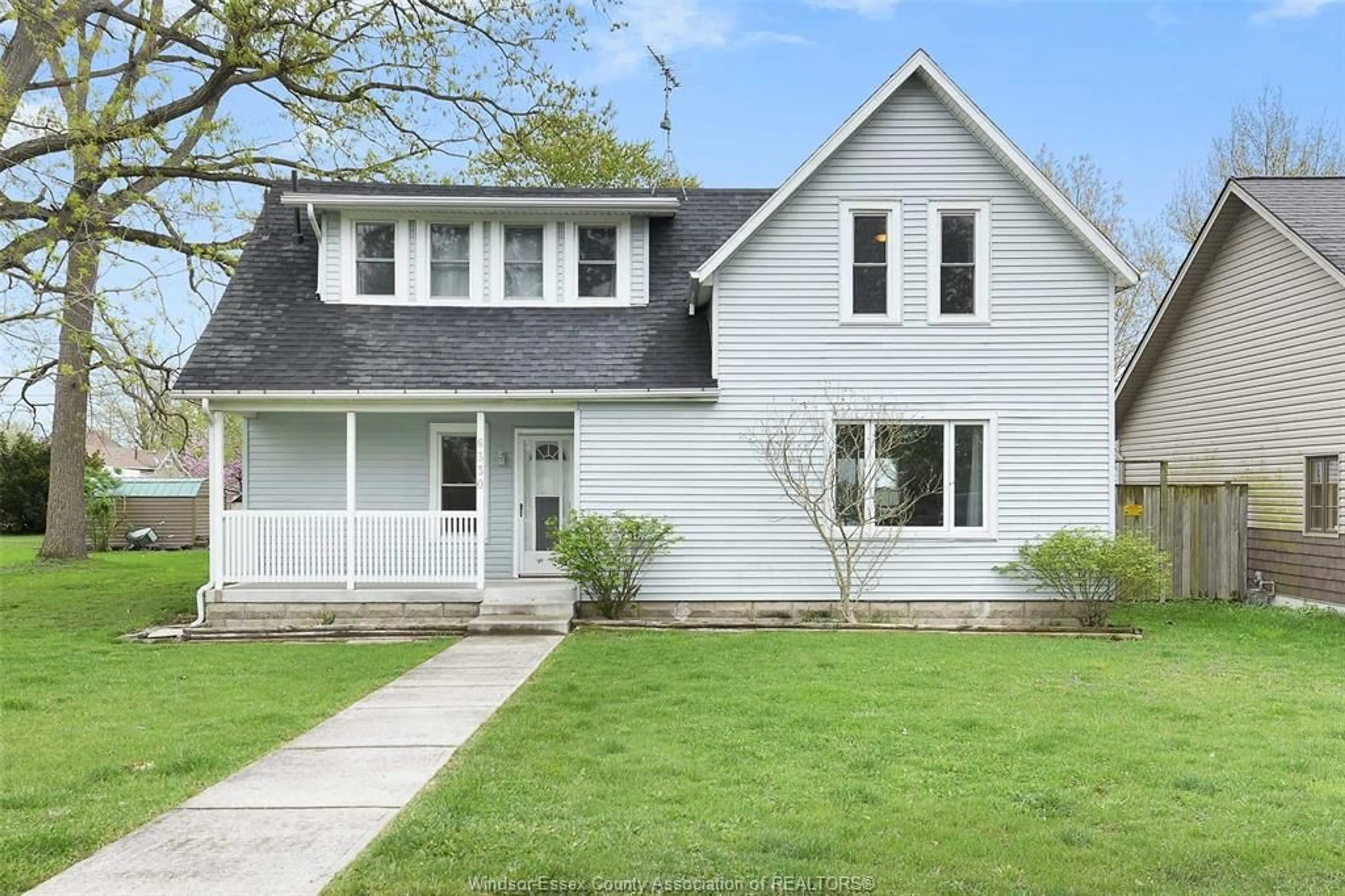 Home with vinyl exterior material, street for 6330 TAYLOR Ave, Comber Ontario N0P 1J0