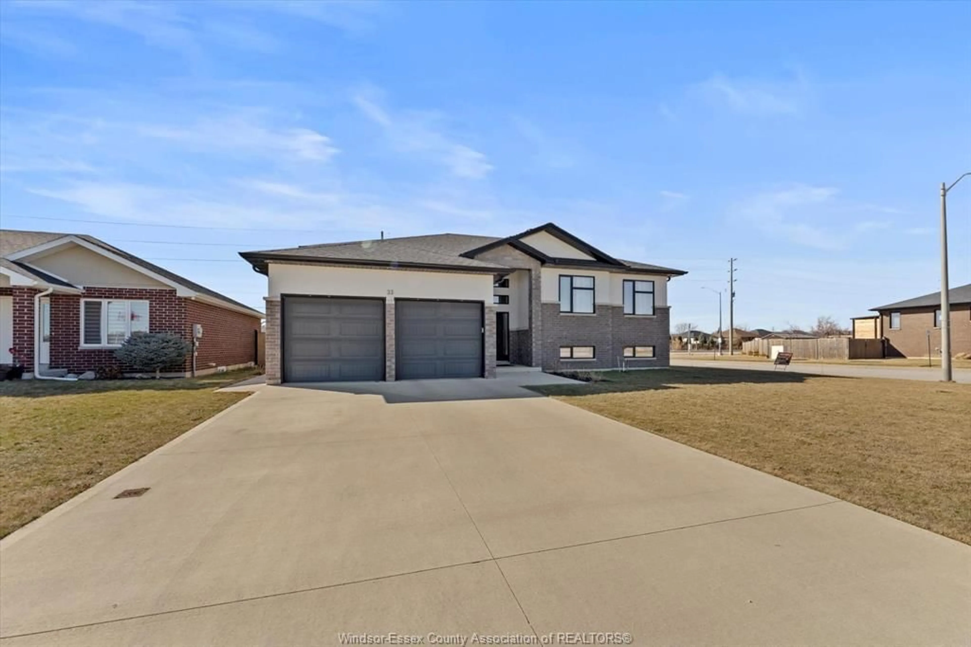Home with brick exterior material, street for 33 SUNNINGDALE Dr, Leamington Ontario N8H 0C4
