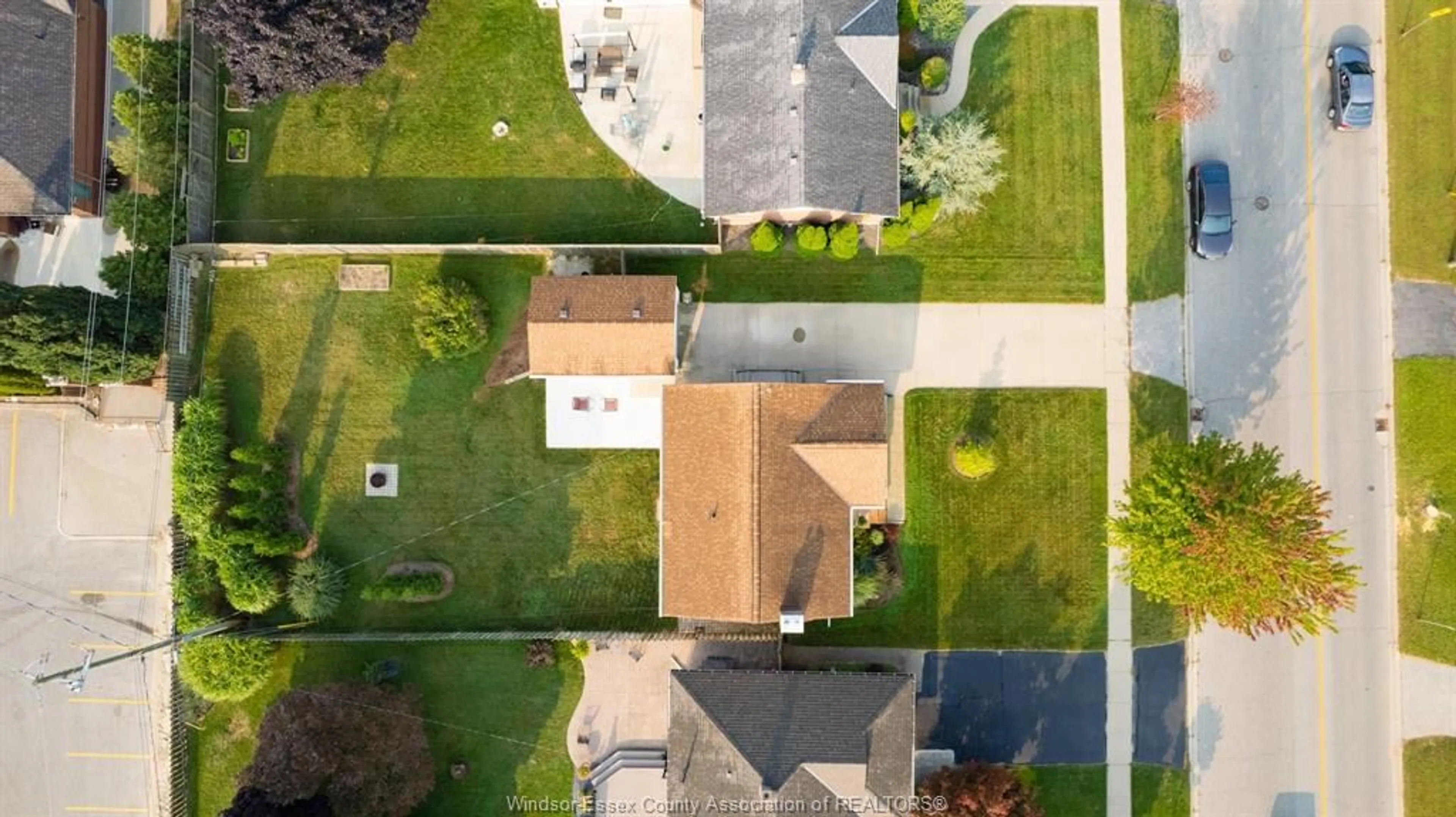A pic from outside/outdoor area/front of a property/back of a property/a pic from drone, street for 12 PULFORD Ave, Leamington Ontario N8H 2J3