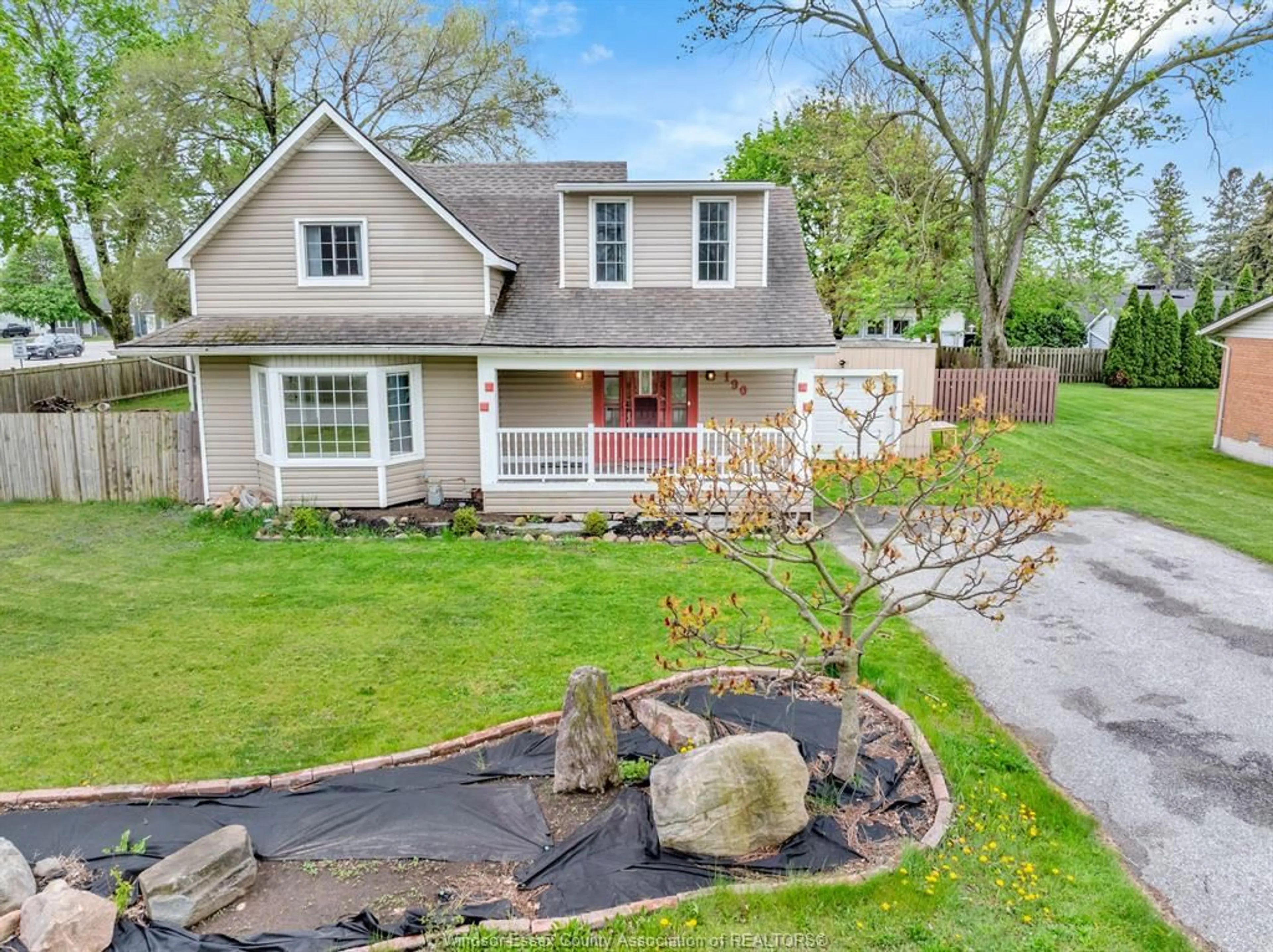 A pic from outside/outdoor area/front of a property/back of a property/a pic from drone, street for 190 SACRED HEART, LaSalle Ontario N9J 1S7