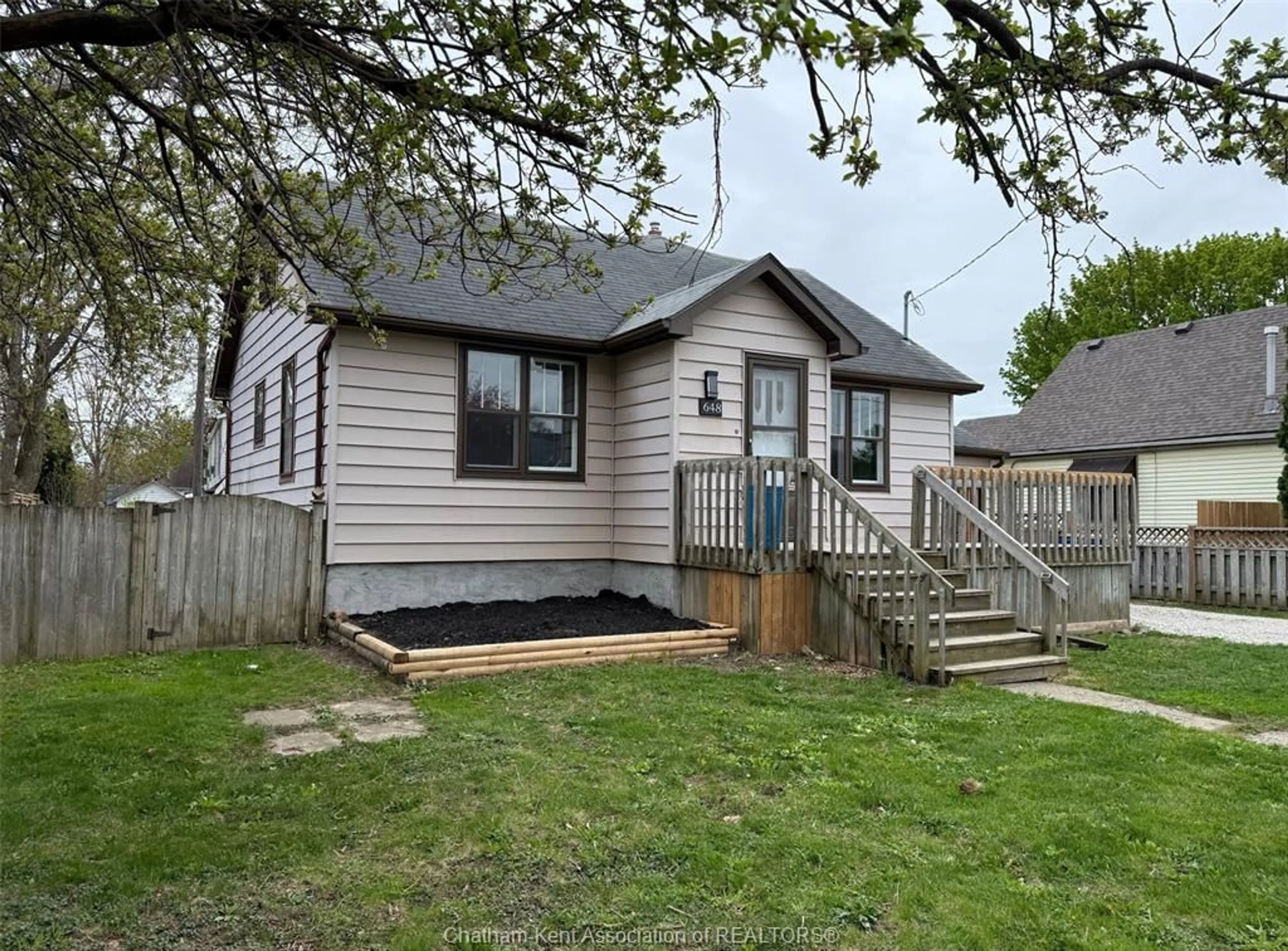 Unknown for 648 Wallace St, Wallaceburg Ontario N8A 1K5