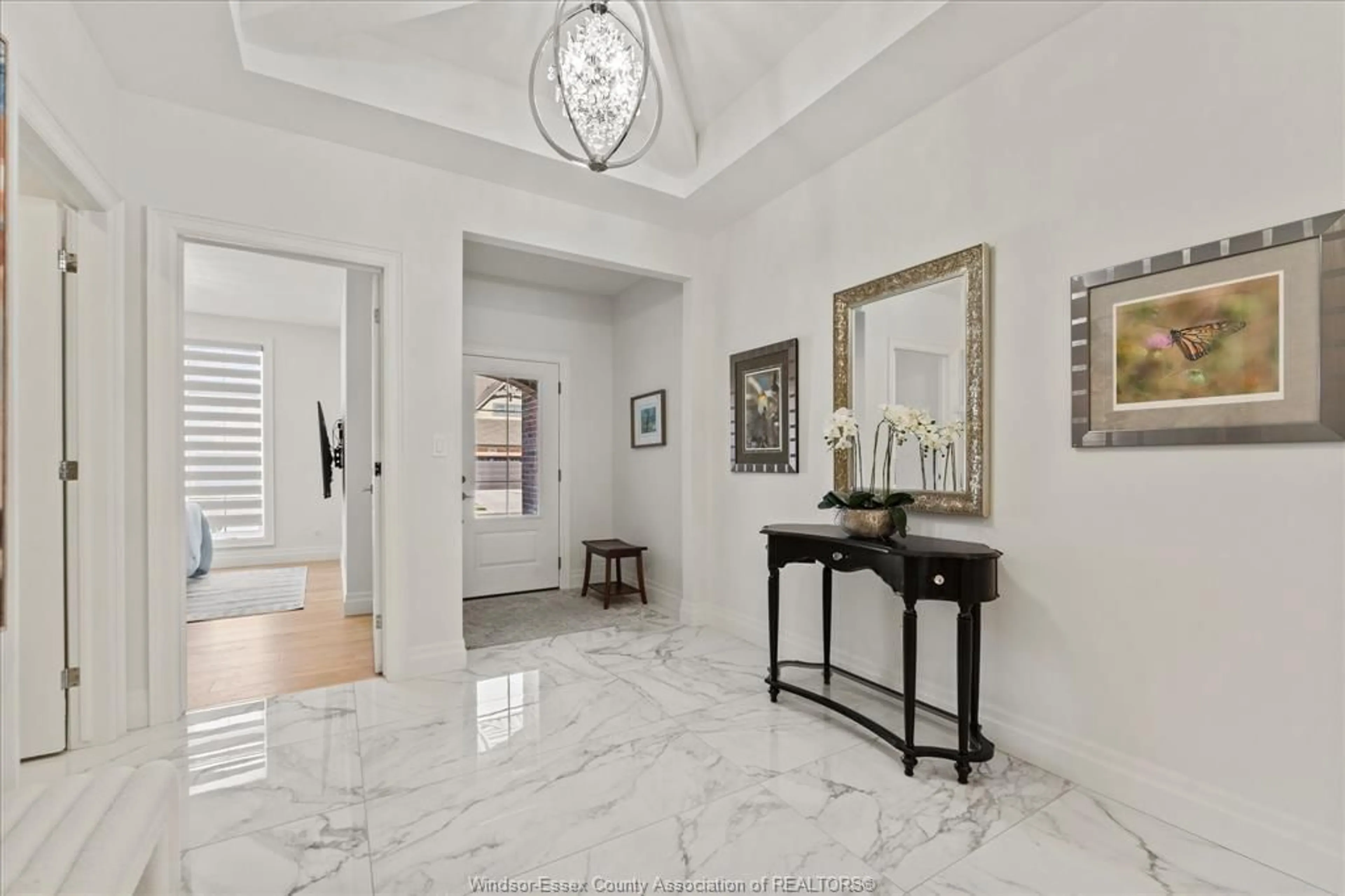 Indoor foyer for 921 ST. JUDE Crt, Windsor Ontario N9G 0B7