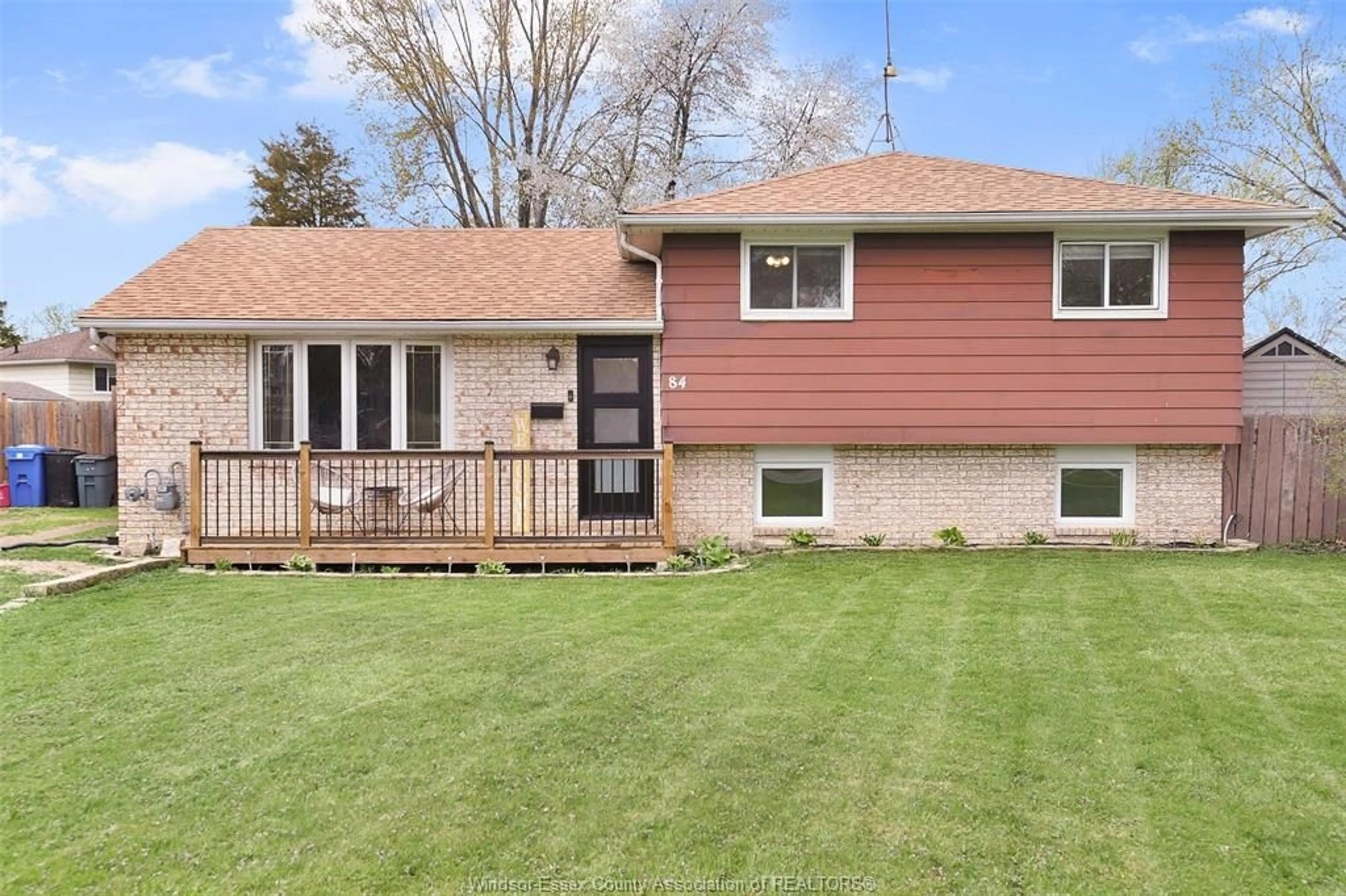 Home with vinyl exterior material, street for 84 ST. JAMES Crt, Amherstburg Ontario N9V 3H3