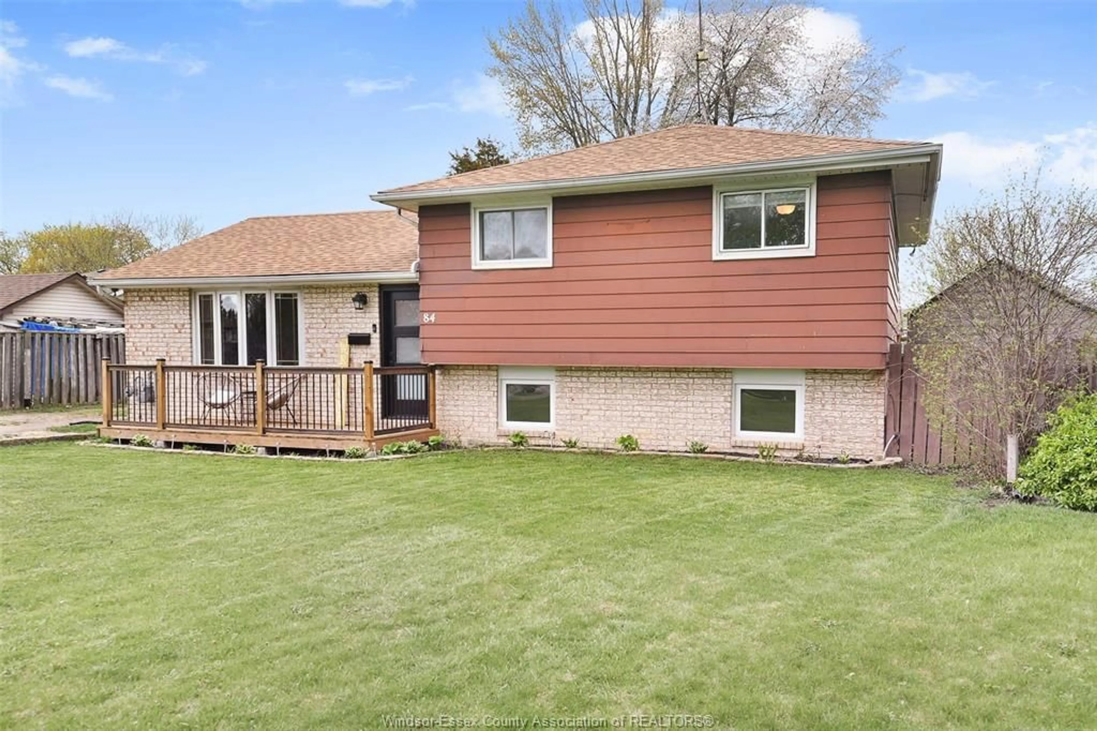 Home with vinyl exterior material, street for 84 ST. JAMES Crt, Amherstburg Ontario N9V 3H3