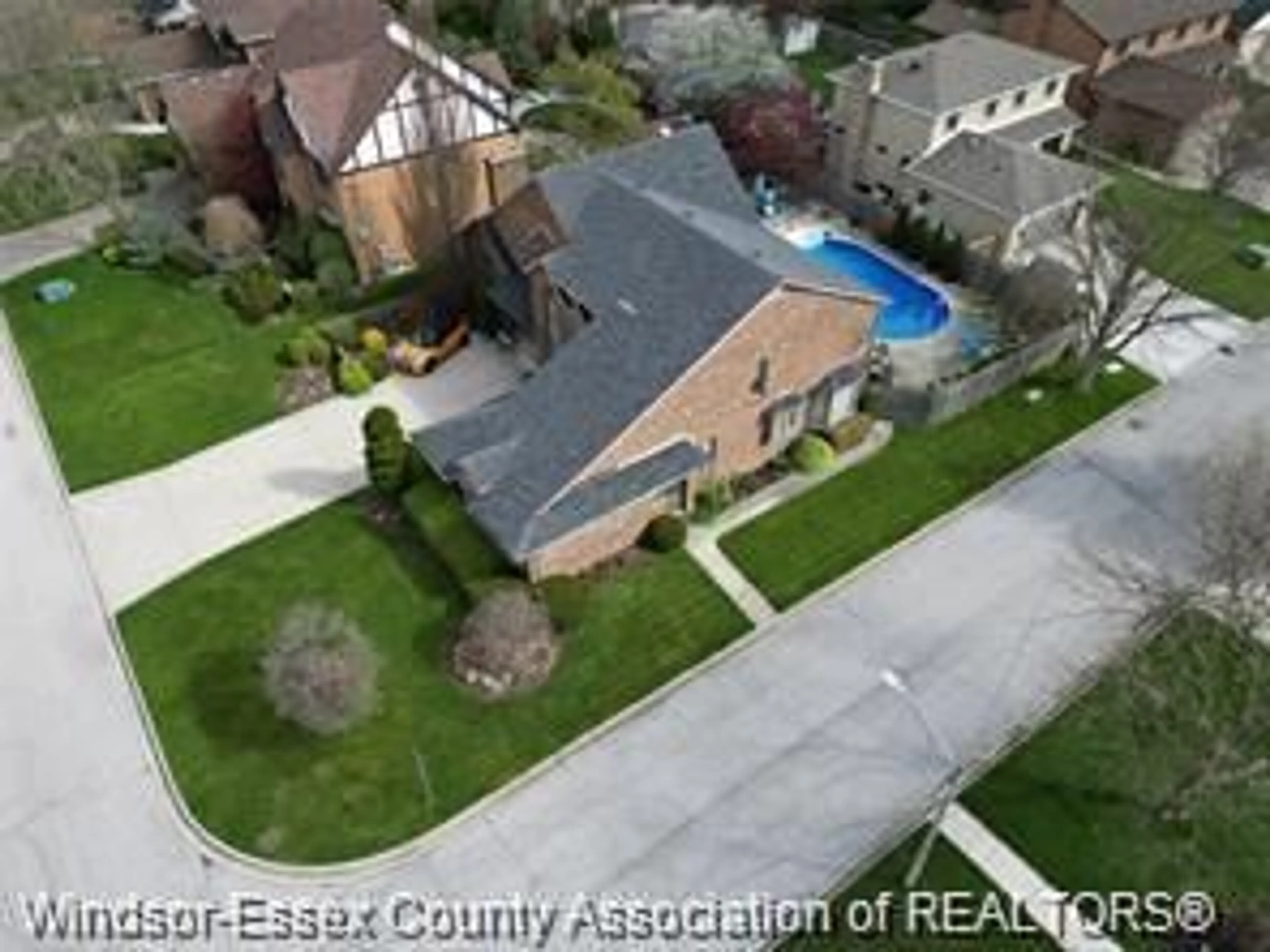 A pic from outside/outdoor area/front of a property/back of a property/a pic from drone, street for 3940 VILLA BORGHESE Dr, Windsor Ontario N9E 2K4