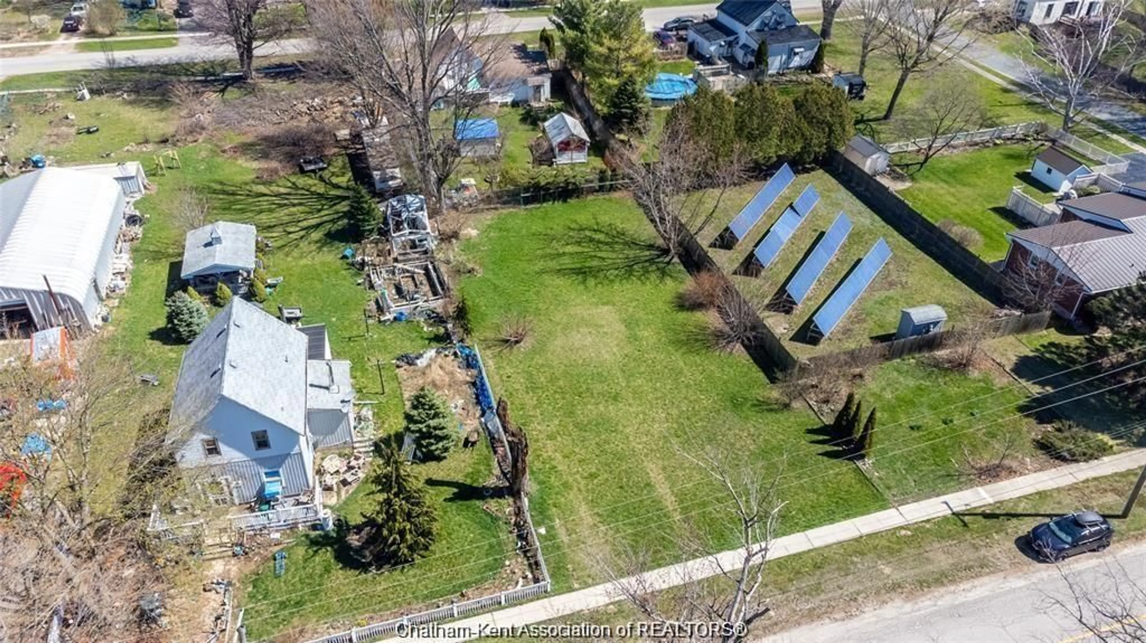 A pic from outside/outdoor area/front of a property/back of a property/a pic from drone, water/lake/river/ocean view for 207 King St, Highgate Ontario N0P 1T0