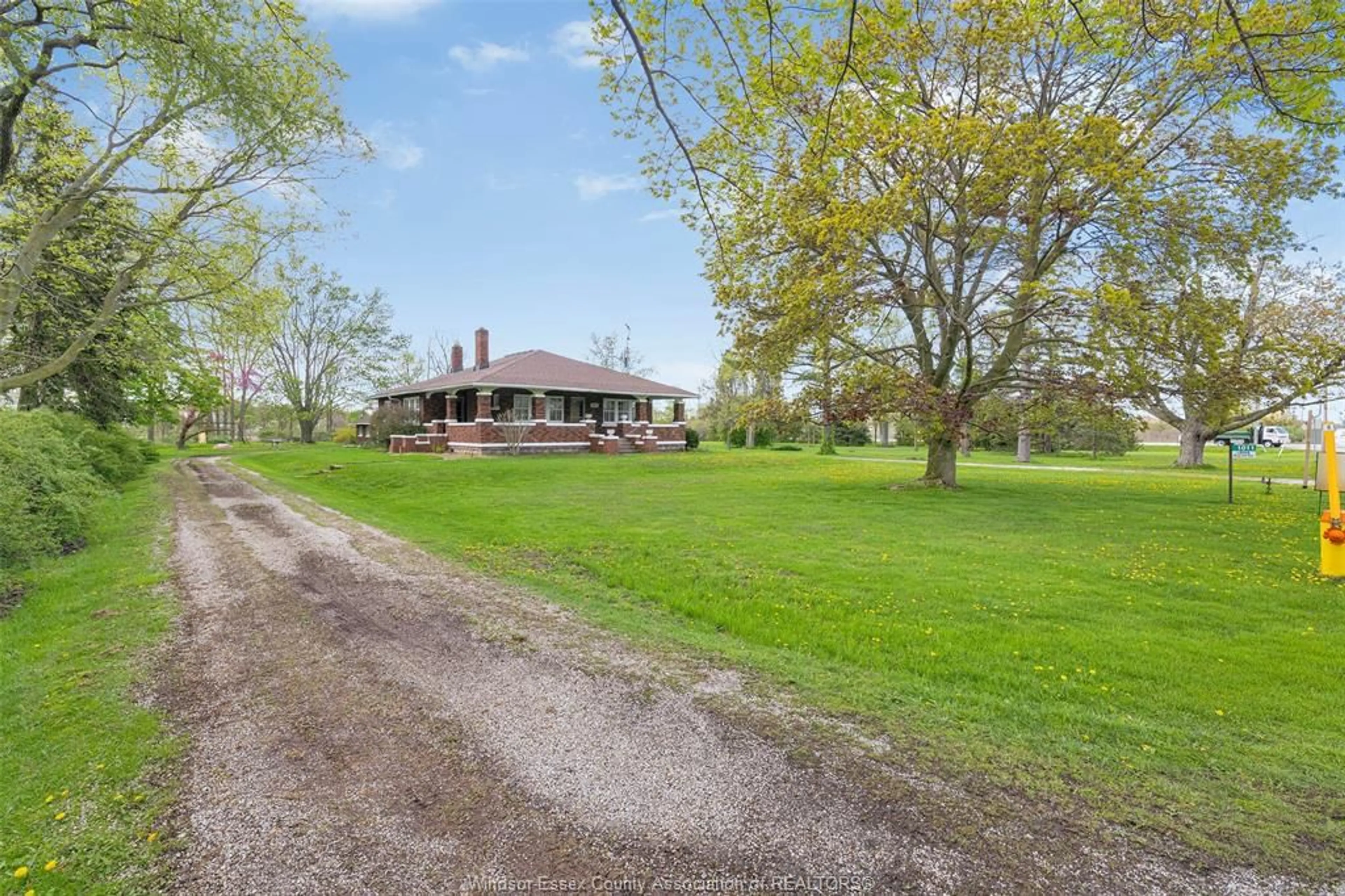 A pic from outside/outdoor area/front of a property/back of a property/a pic from drone, unknown for 1011 MCCAIN Sideroad, Kingsville Ontario N9Y 2E6