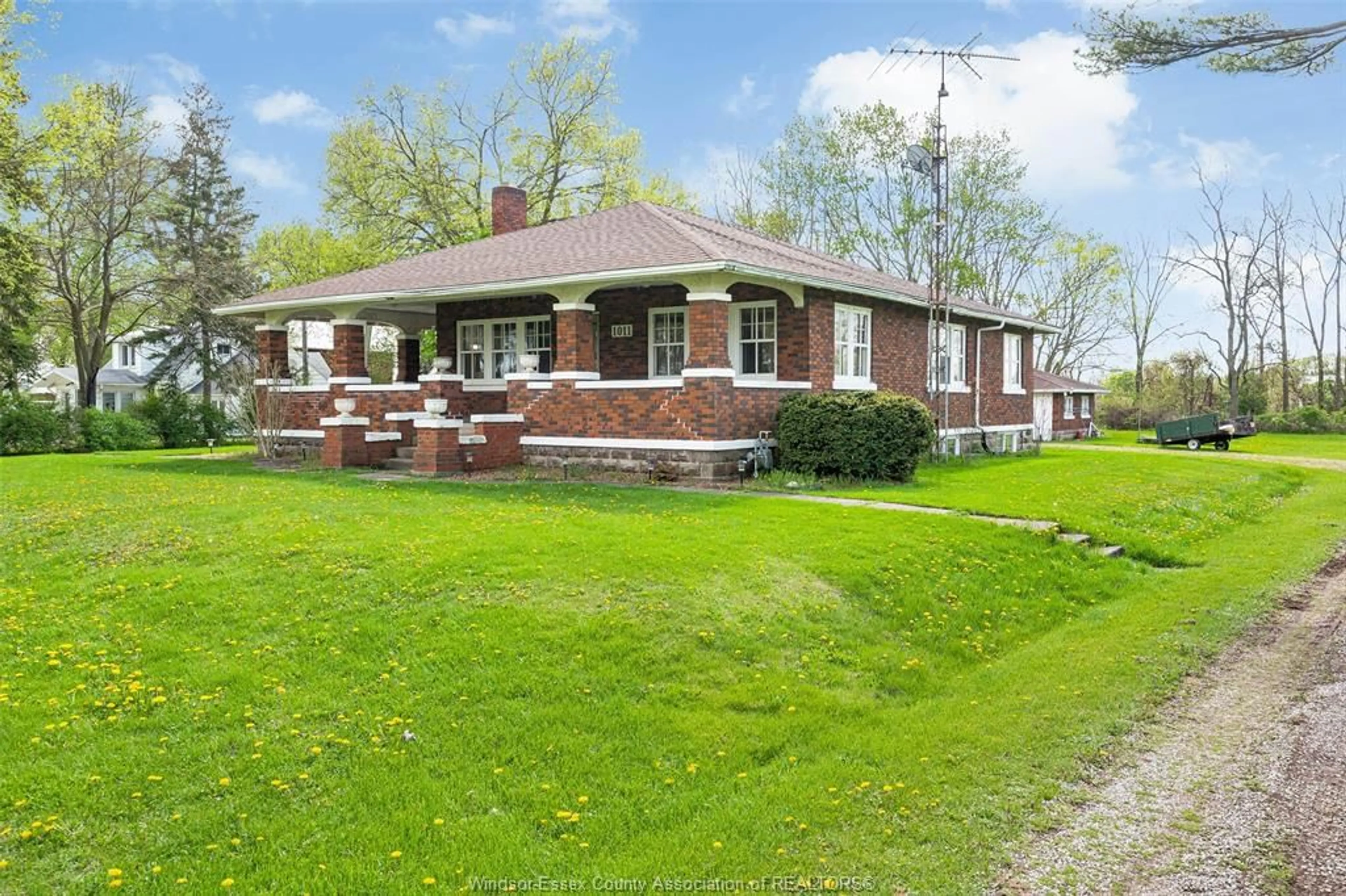 A pic from outside/outdoor area/front of a property/back of a property/a pic from drone, street for 1011 MCCAIN Sideroad, Kingsville Ontario N9Y 2E6
