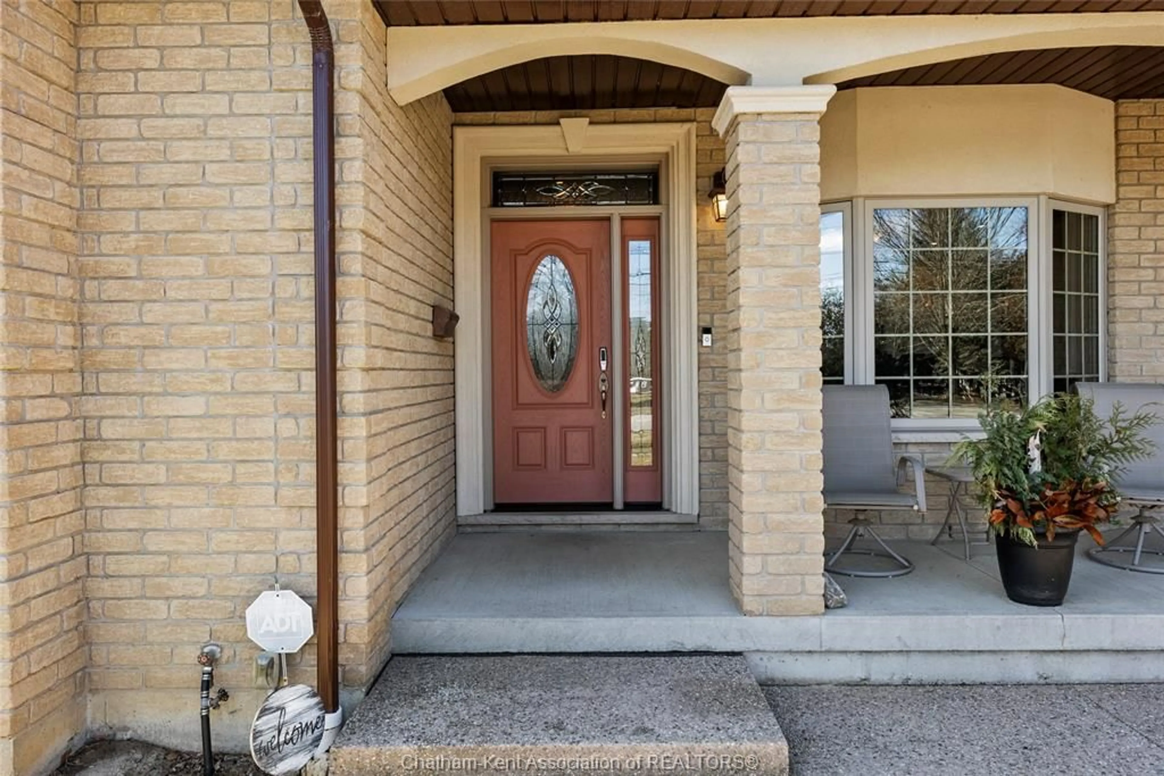Indoor entryway for 22334 CHARING CROSS Rd, Chatham Ontario N7M 5H8