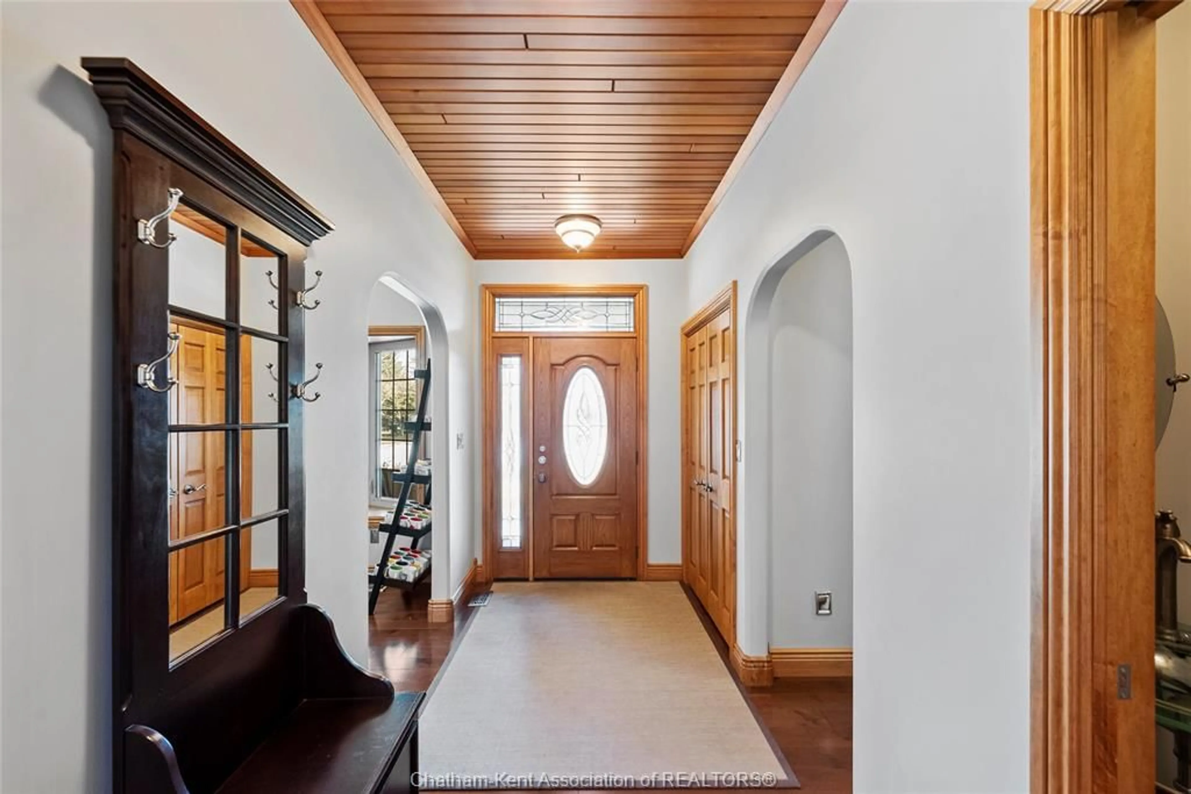 Indoor entryway for 22334 CHARING CROSS Rd, Chatham Ontario N7M 5H8