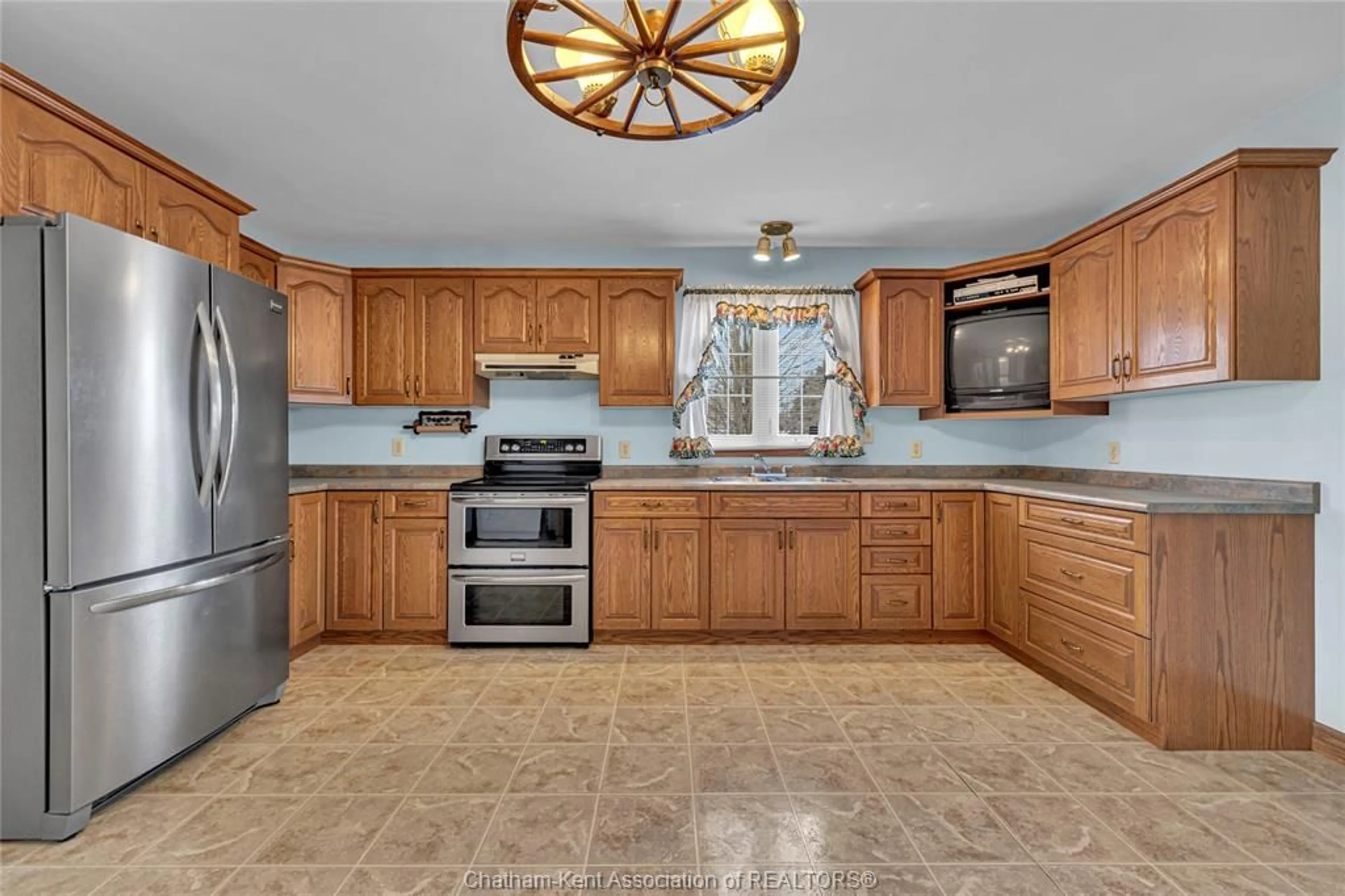 Standard kitchen, ceramic/tile floor for 9289 FAIRVIEW Line, Chatham Ontario N7M 5J4