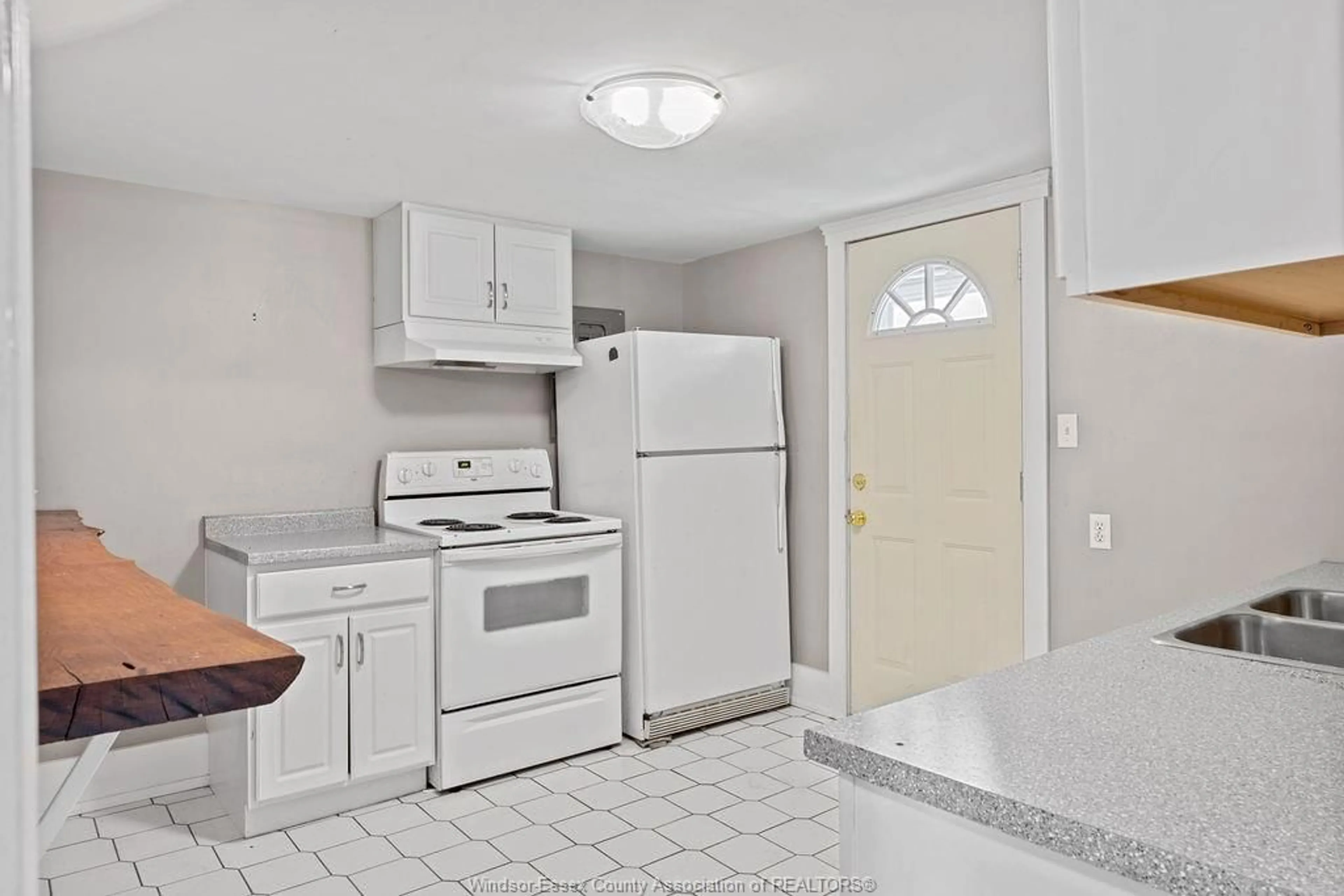 Standard kitchen, ceramic/tile floor for 393 ELM Ave, Windsor Ontario N9A 5H2