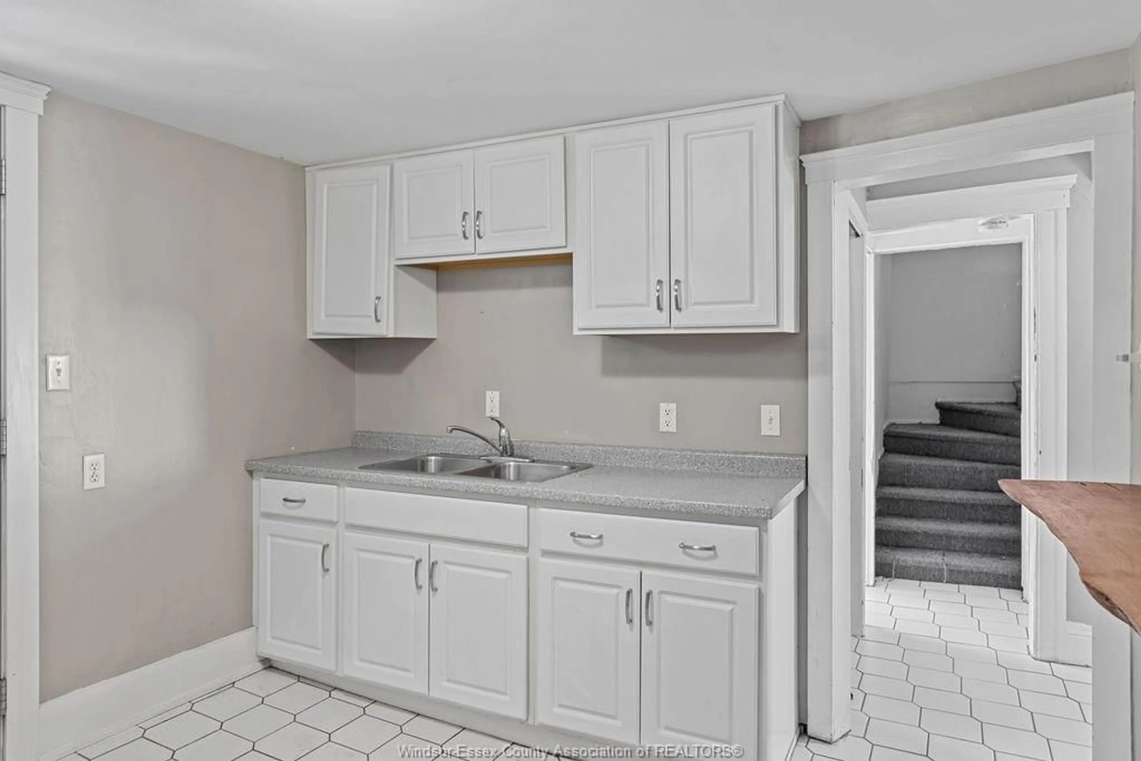 Standard kitchen, ceramic/tile floor for 393 ELM Ave, Windsor Ontario N9A 5H2