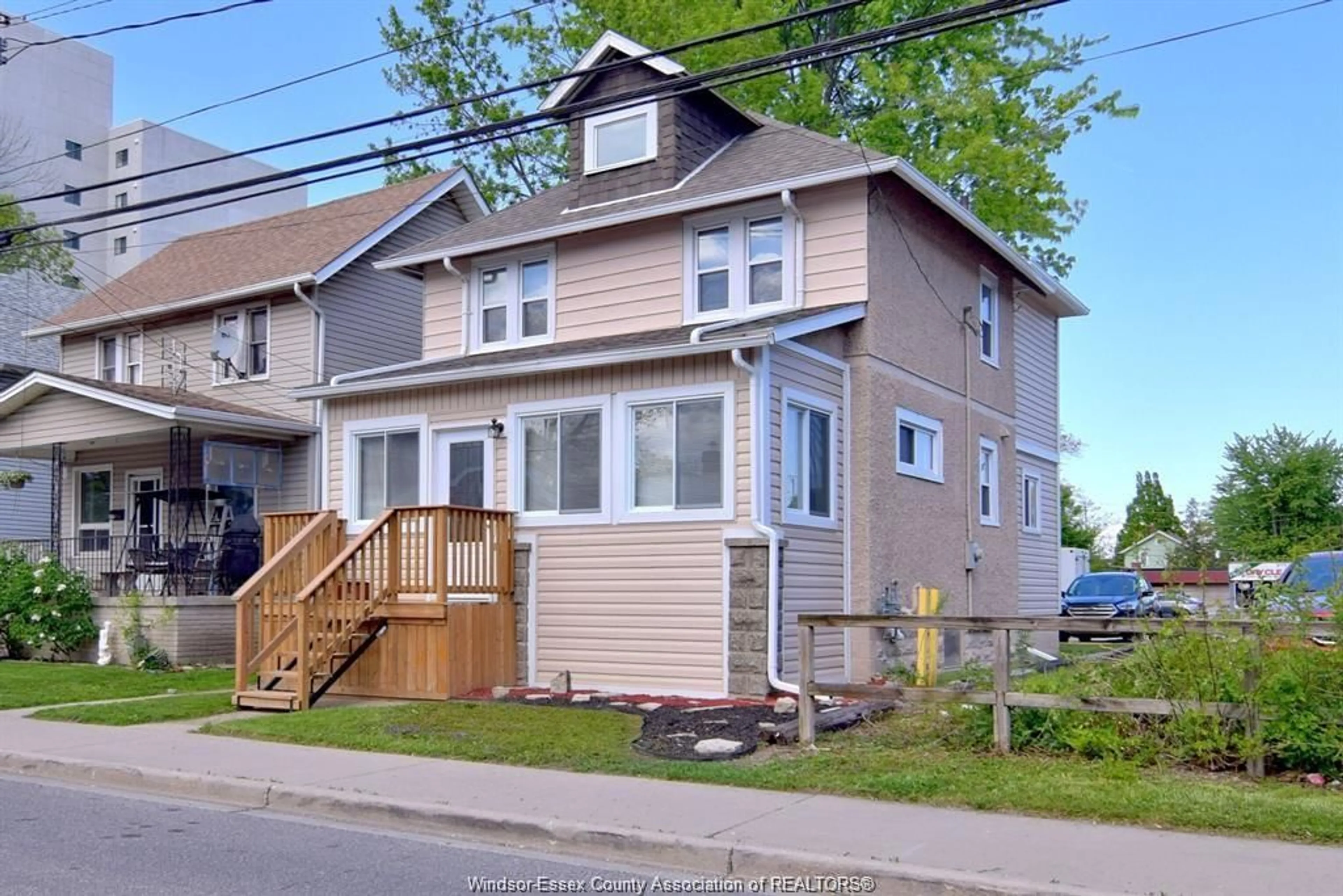 Home with vinyl exterior material, street for 1474 PELISSIER STREET, Windsor Ontario N9X 1M6