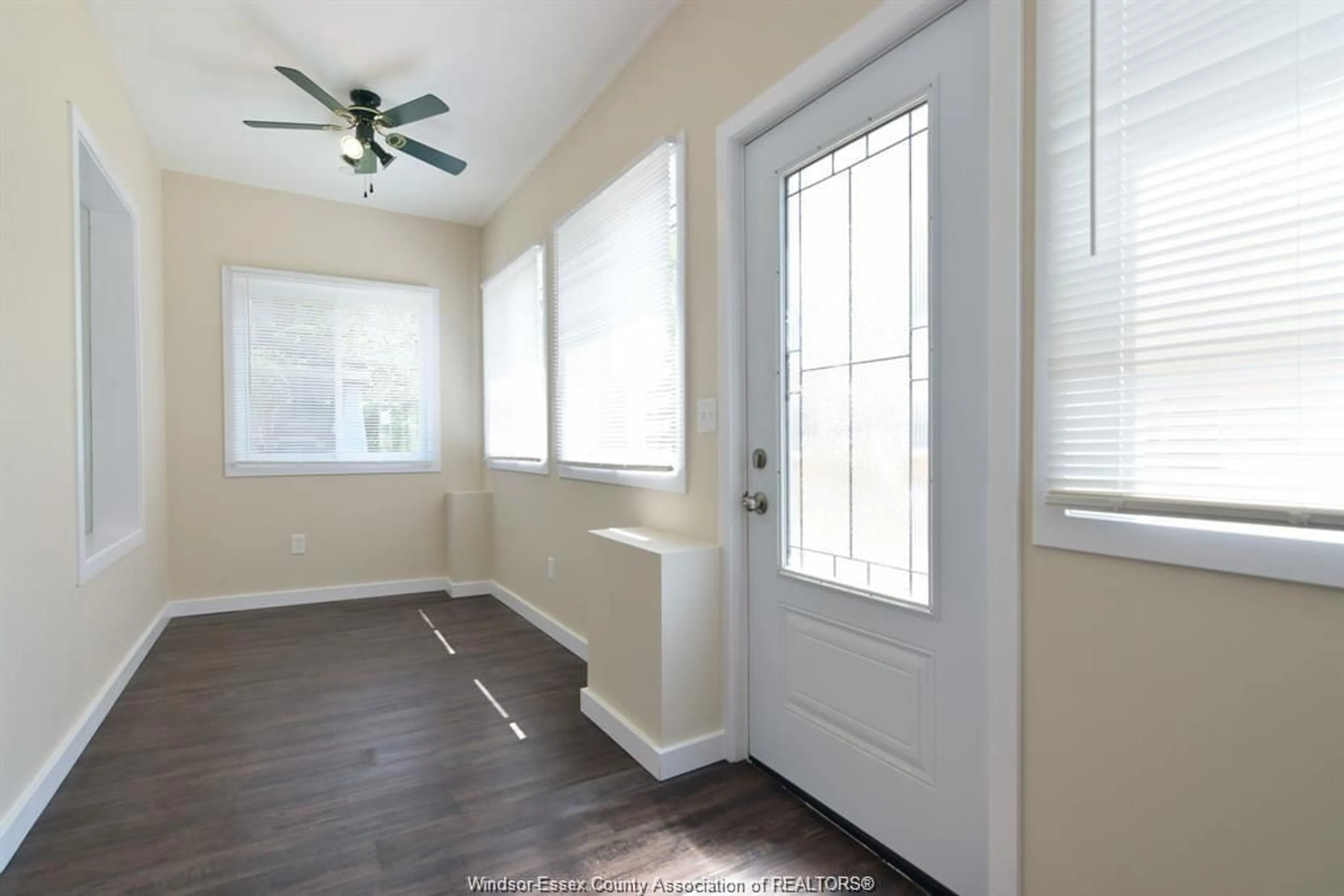 Indoor entryway for 1474 PELISSIER STREET, Windsor Ontario N9X 1M6