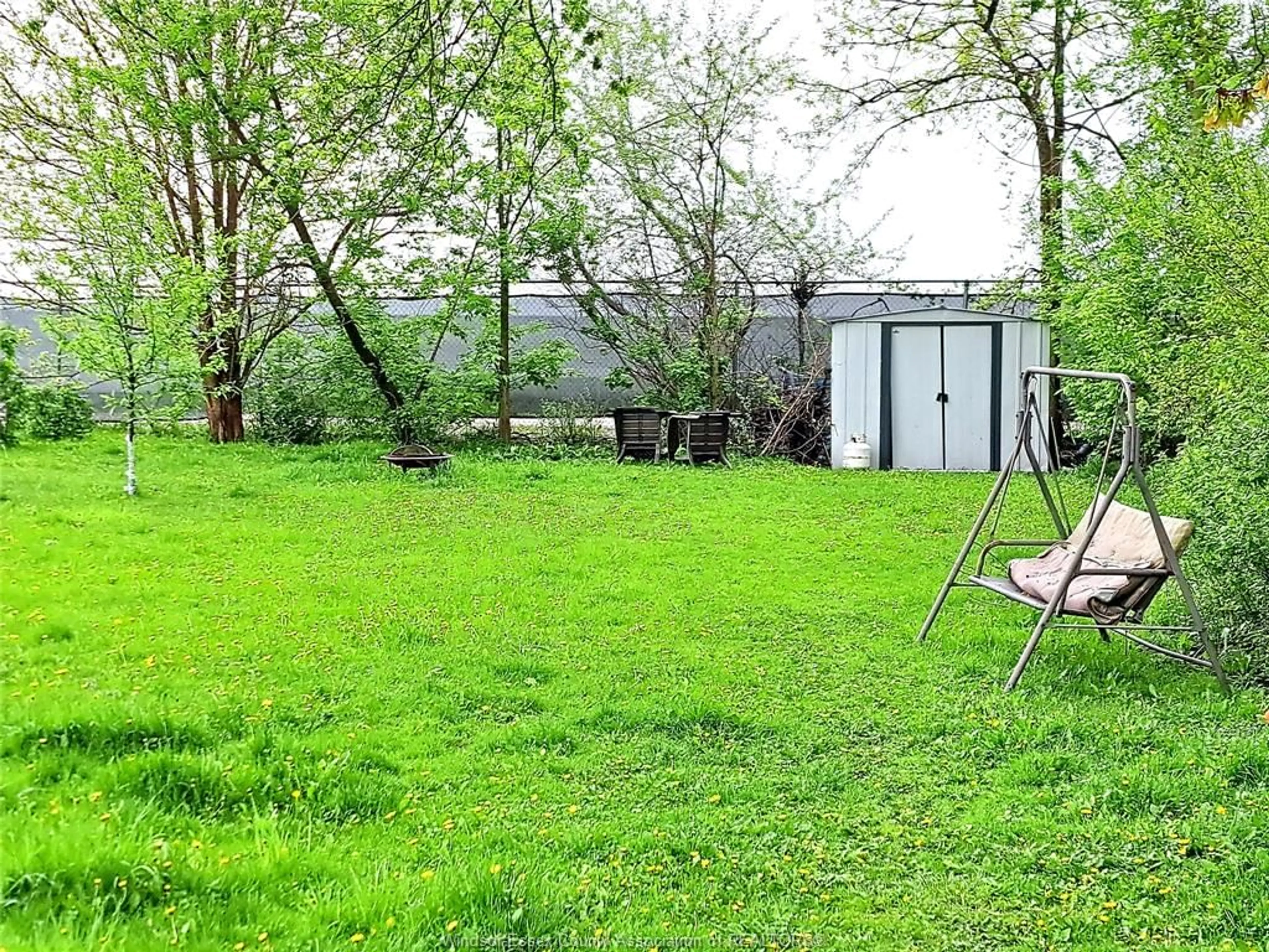 Shed for 1978 Jefferson Blvd, Windsor Ontario N8T 2W2