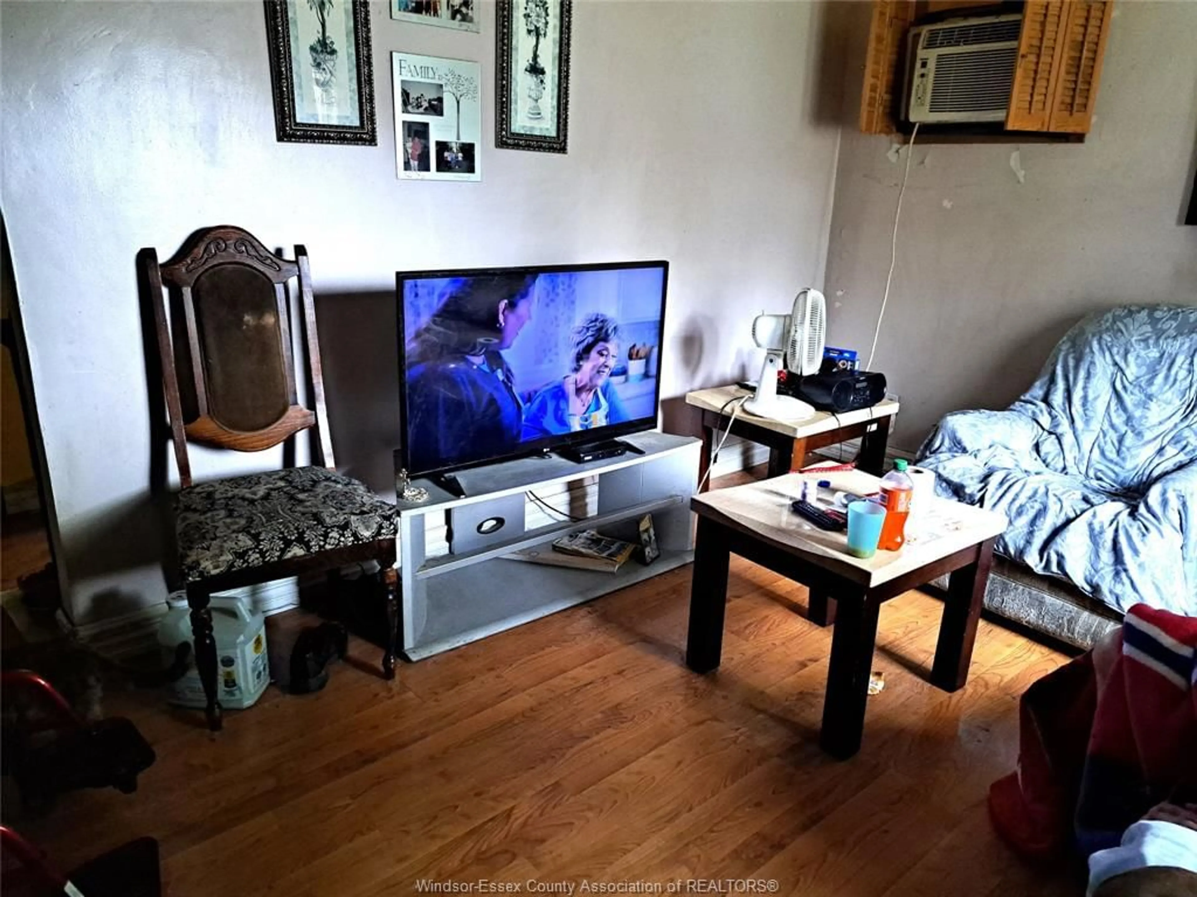 A pic of a room for 1978 Jefferson Blvd, Windsor Ontario N8T 2W2