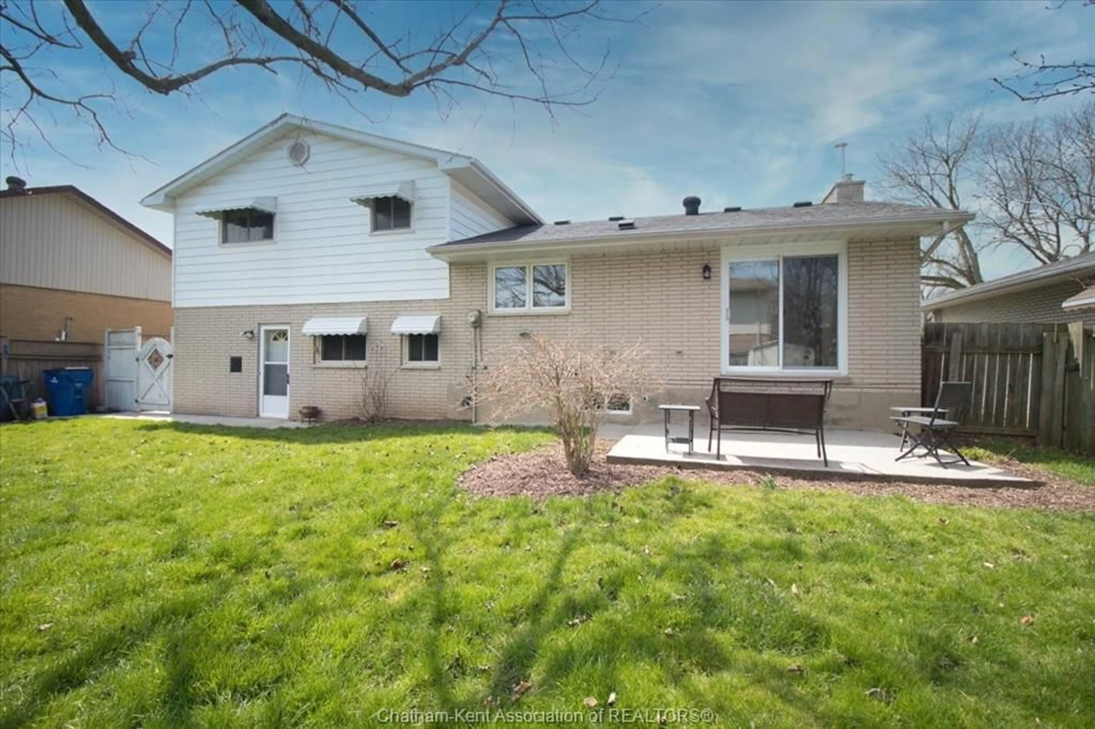 Home with vinyl exterior material, street for 39 Wyandott St, Chatham Ontario N7M 2T5