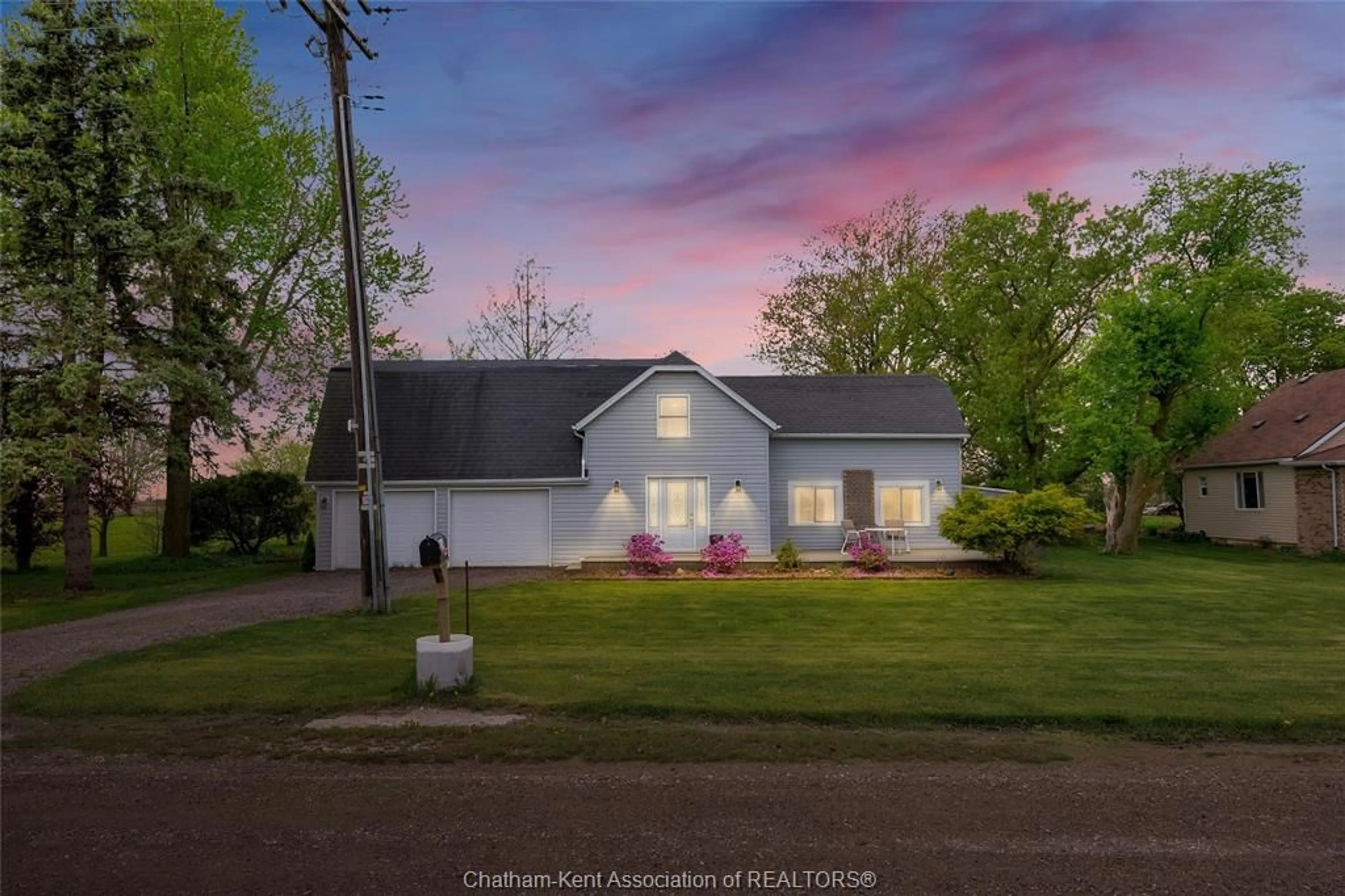 A pic from outside/outdoor area/front of a property/back of a property/a pic from drone, street for 22546 MERLIN Rd, Merlin Ontario N0P 1W0